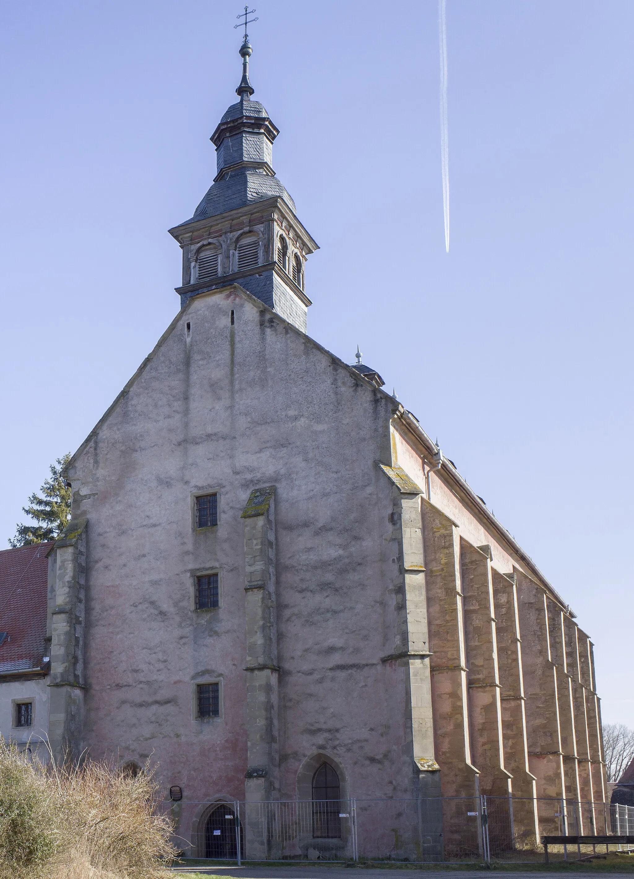 Photo showing: Ehemalige Zisterzienserinnenklosterkirche, einschiffiger Saalbau mit Nonnenchor über dreischiffiger Hallengruft, Sandsteinquaderbau mit Walmdach und Dachreiter mit Welscher Haube und Laterne, Schieferdeckung, hochgotisch, 1287–1336, im 17. Jahrhundert als Getreidespeicher umgebaut, Dachwerk und den Dachreiter vermutlich von Joseph Greissing um 171