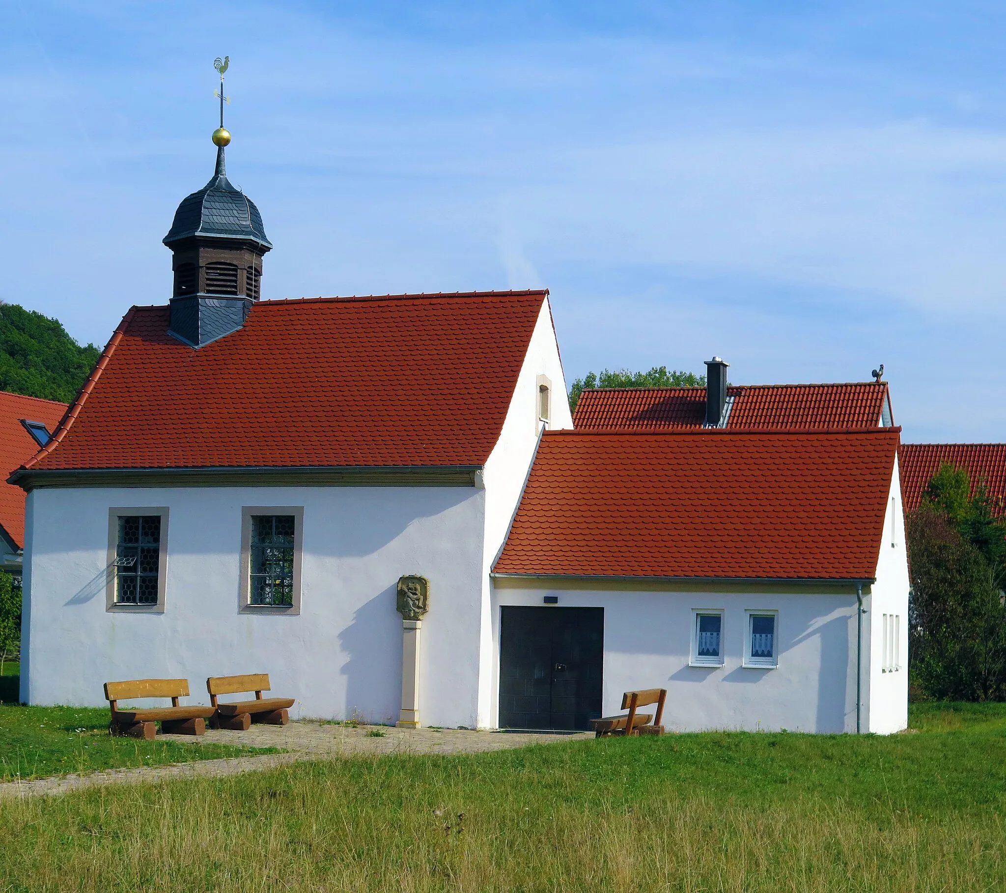 Photo showing: Catholic chapel Saint Sebastian, 18th century, hall with hipped roof and slate roof skylights