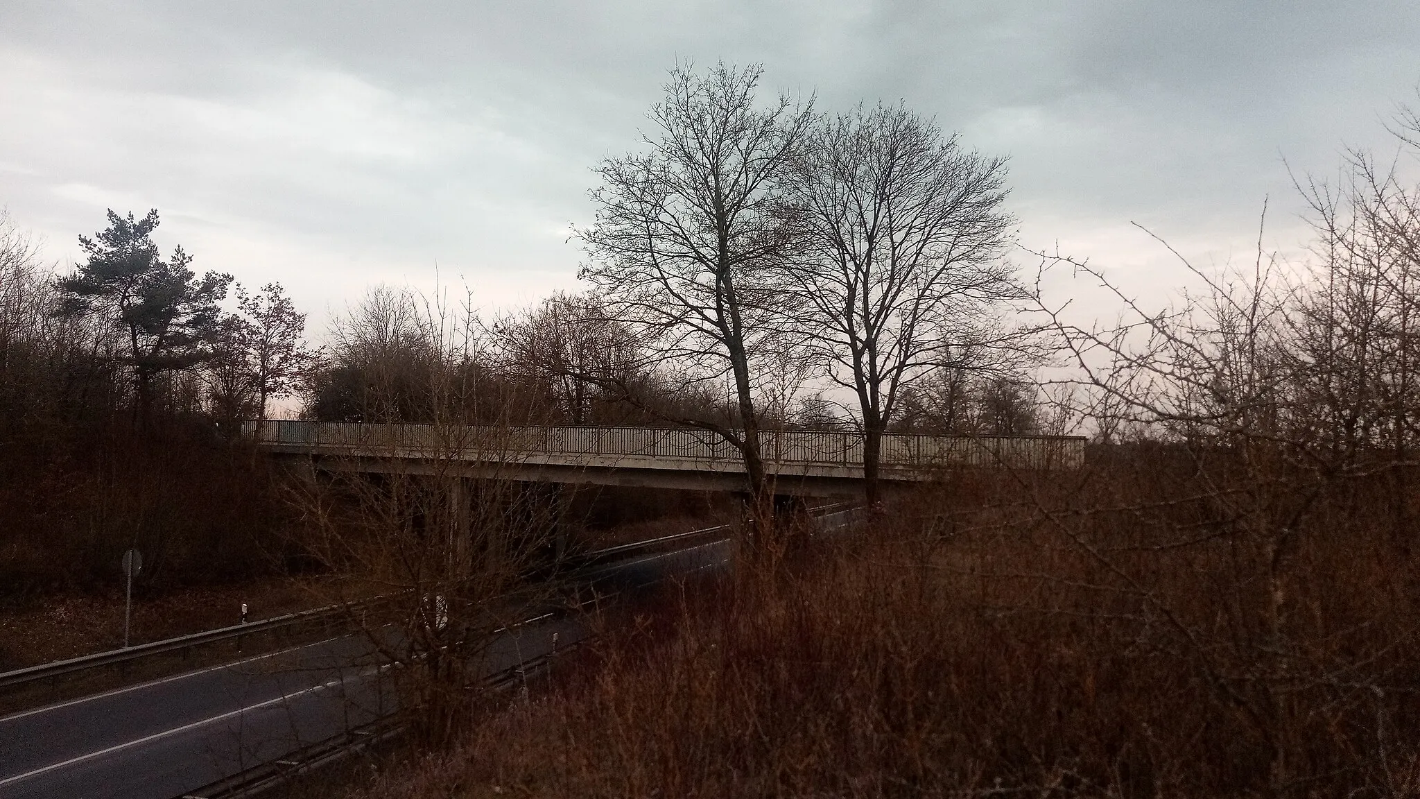 Photo showing: Straßenbrücke (Die B27 überquerende Brücke bei Walldürn)