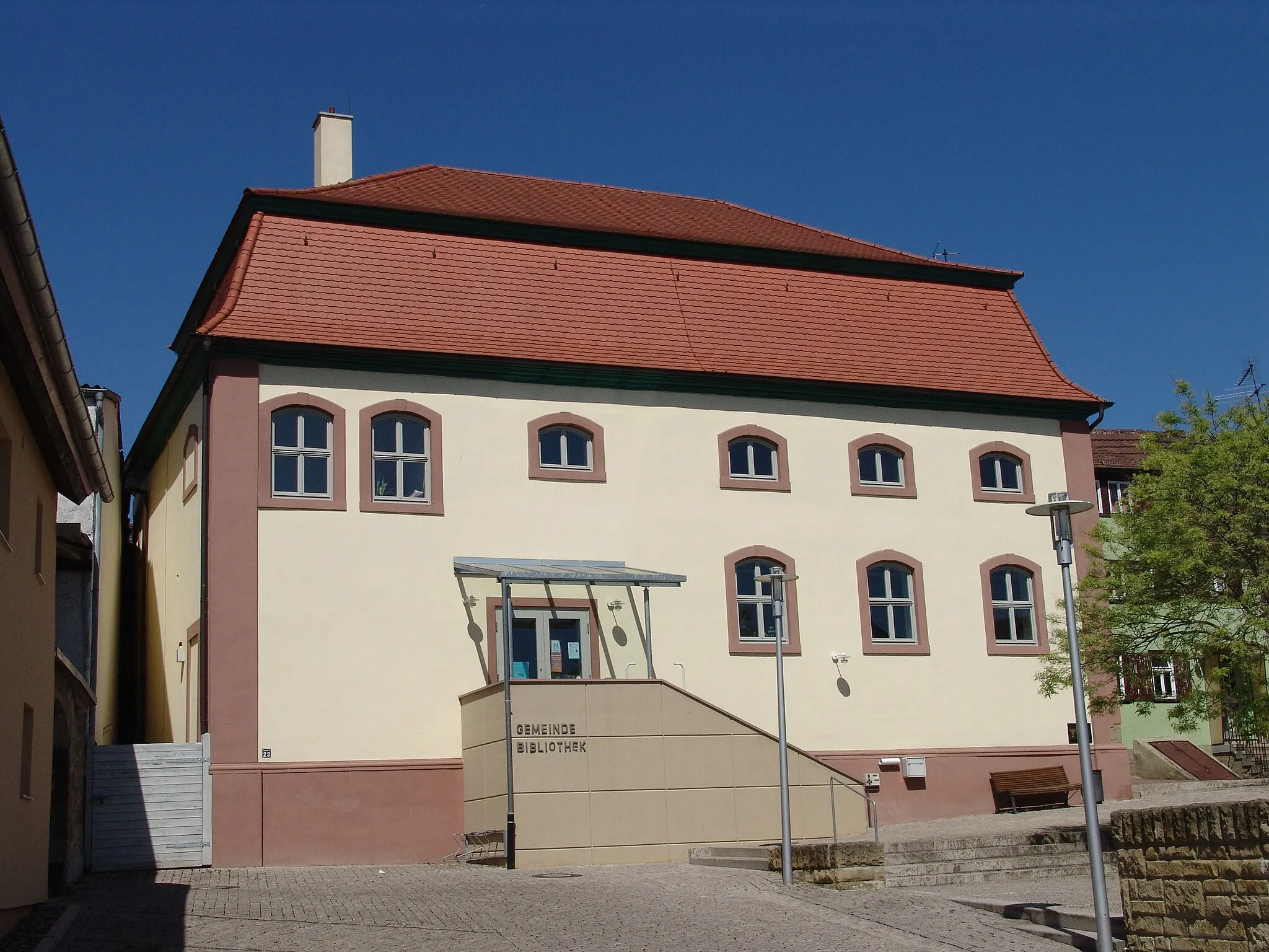 Photo showing: Niederwerrn - ehemalige Synagoge, heute Gemeindebibliothek

ehemalige Synagoge