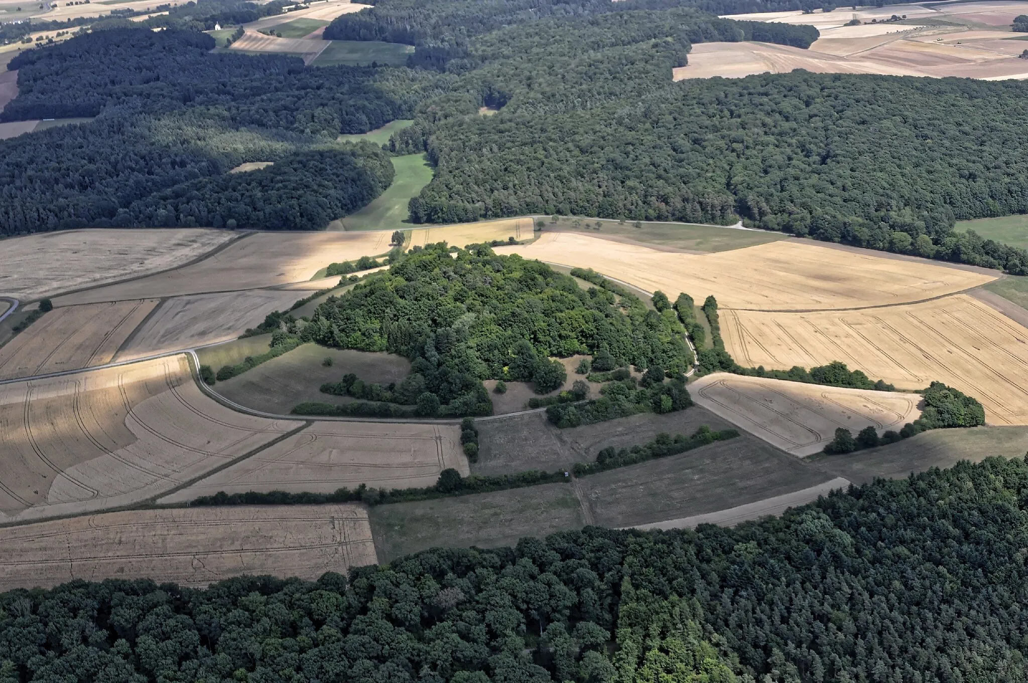 Photo showing: Bilder vom Flug Nordholz-Hammelburg 2015: Der Büchelberg bei Hetzlos.