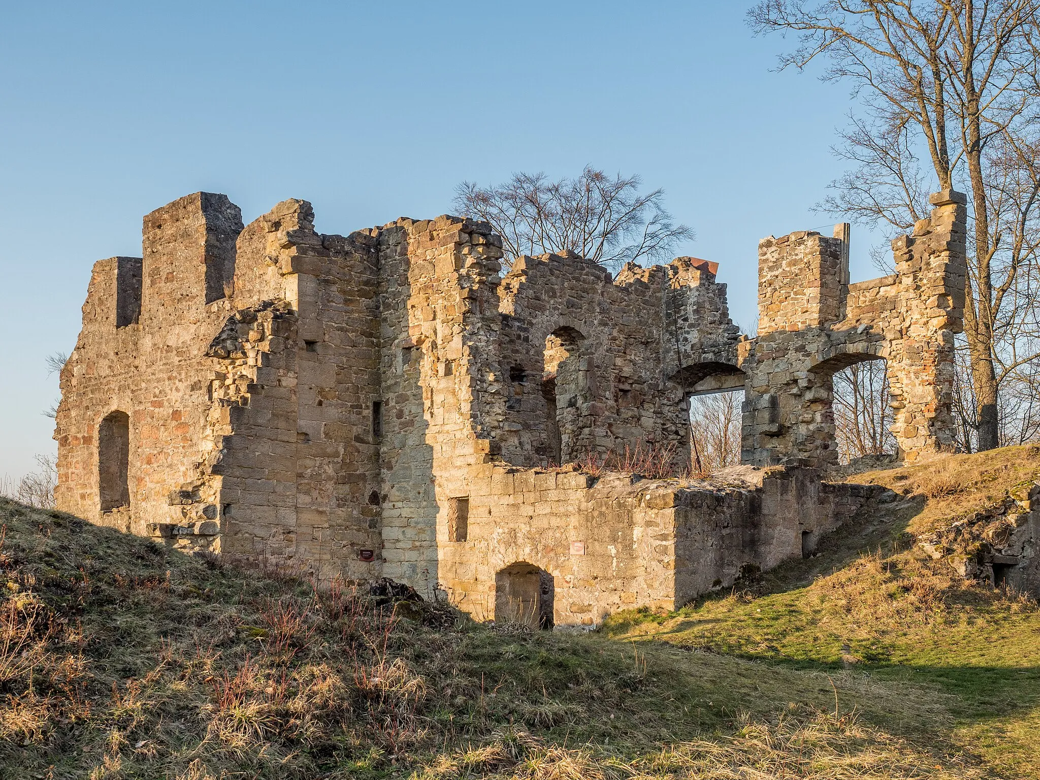 Photo showing: Castle Rauheneck (Rauheneck) in Ebern (district Haßberge, Unterfranken). West side.