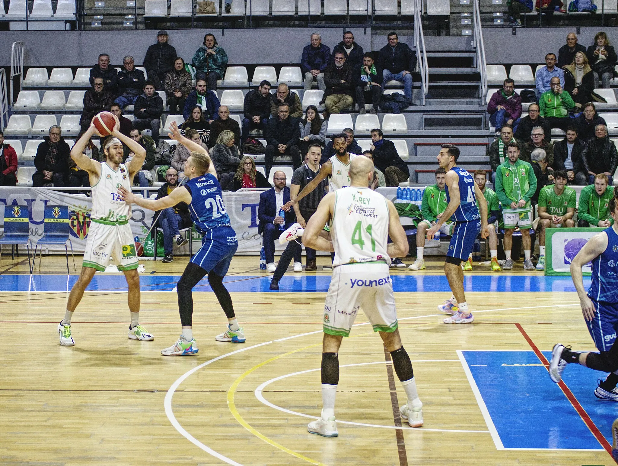 Photo showing: Lance del partido TAU Castelló vs Gipuzkoa Basket