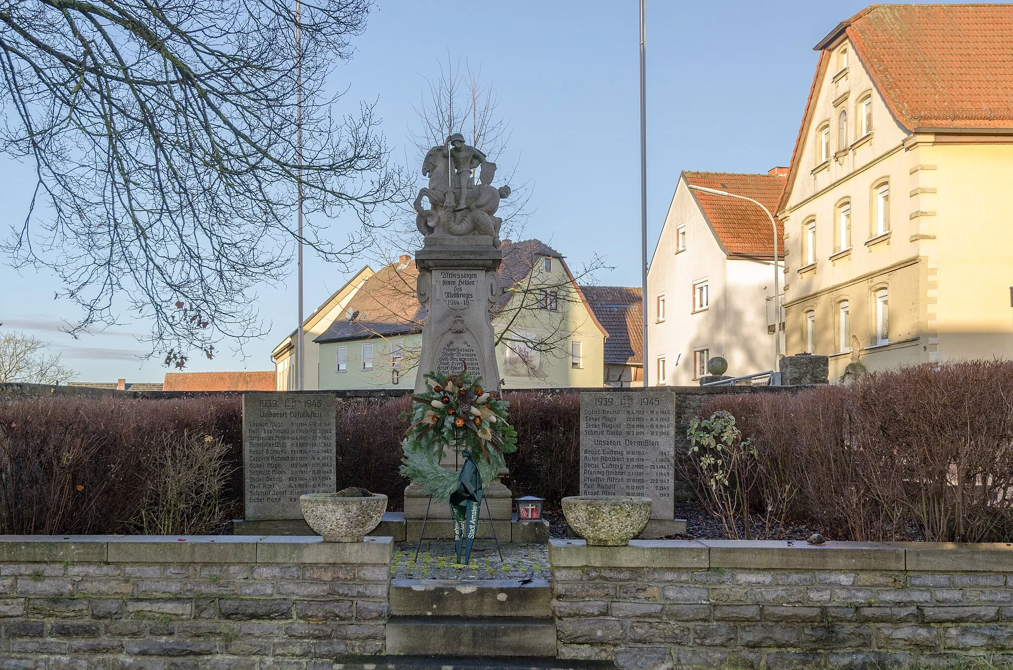 Photo showing: Arnstein, Altbessingen, Am Kirchenring, Kriegerdenkmal