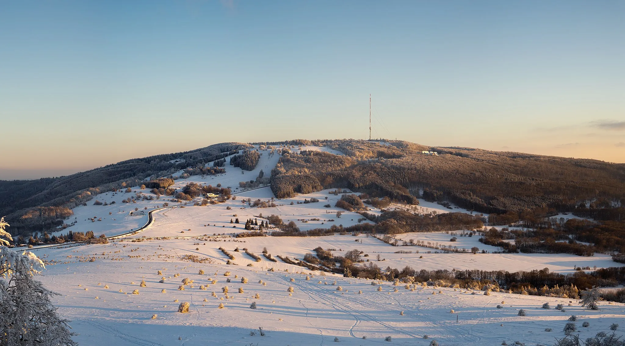 Photo showing: The Kreuzberg in the Rhön Mountains seen from the north. Photo taken from the Arnsberg