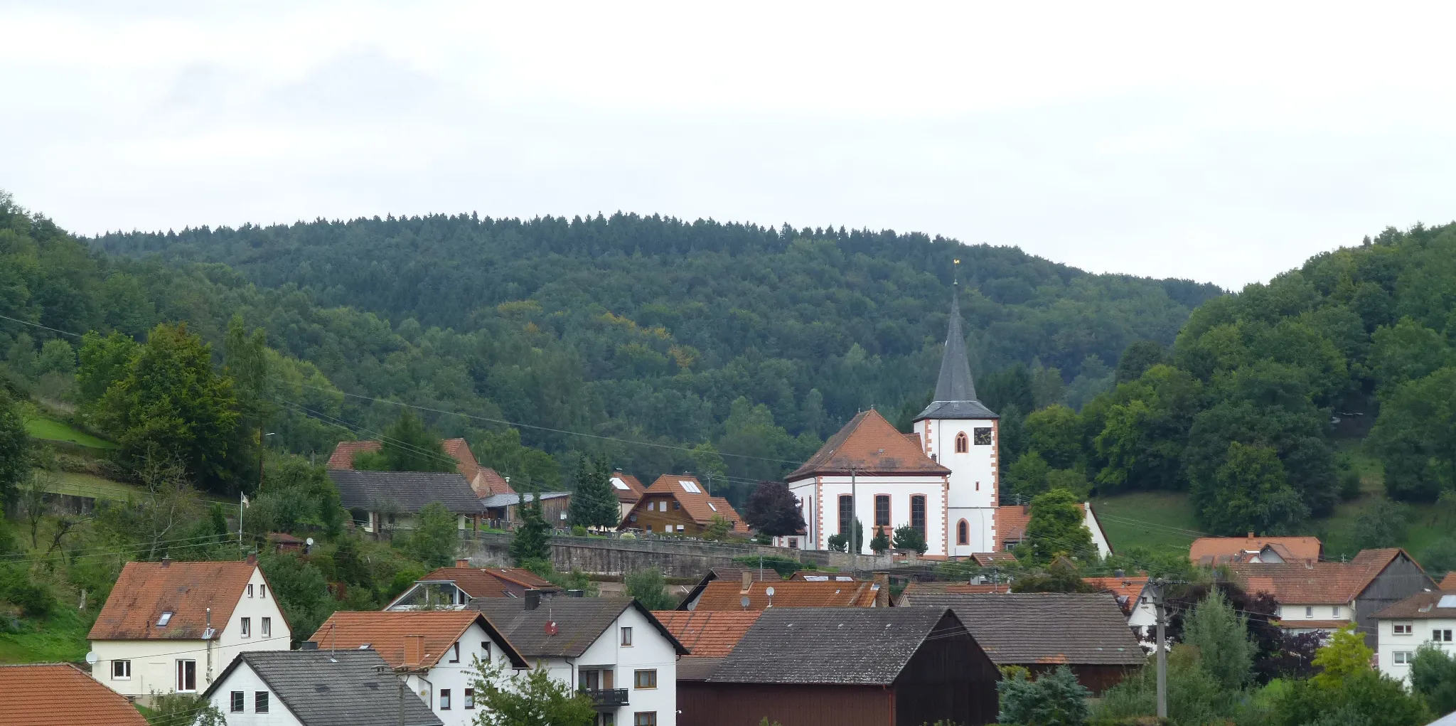 Photo showing: Village of Lohrhaupten, with Church St Mathew, part of Gemeinde Flörsbachtal. Hessen Spessart.