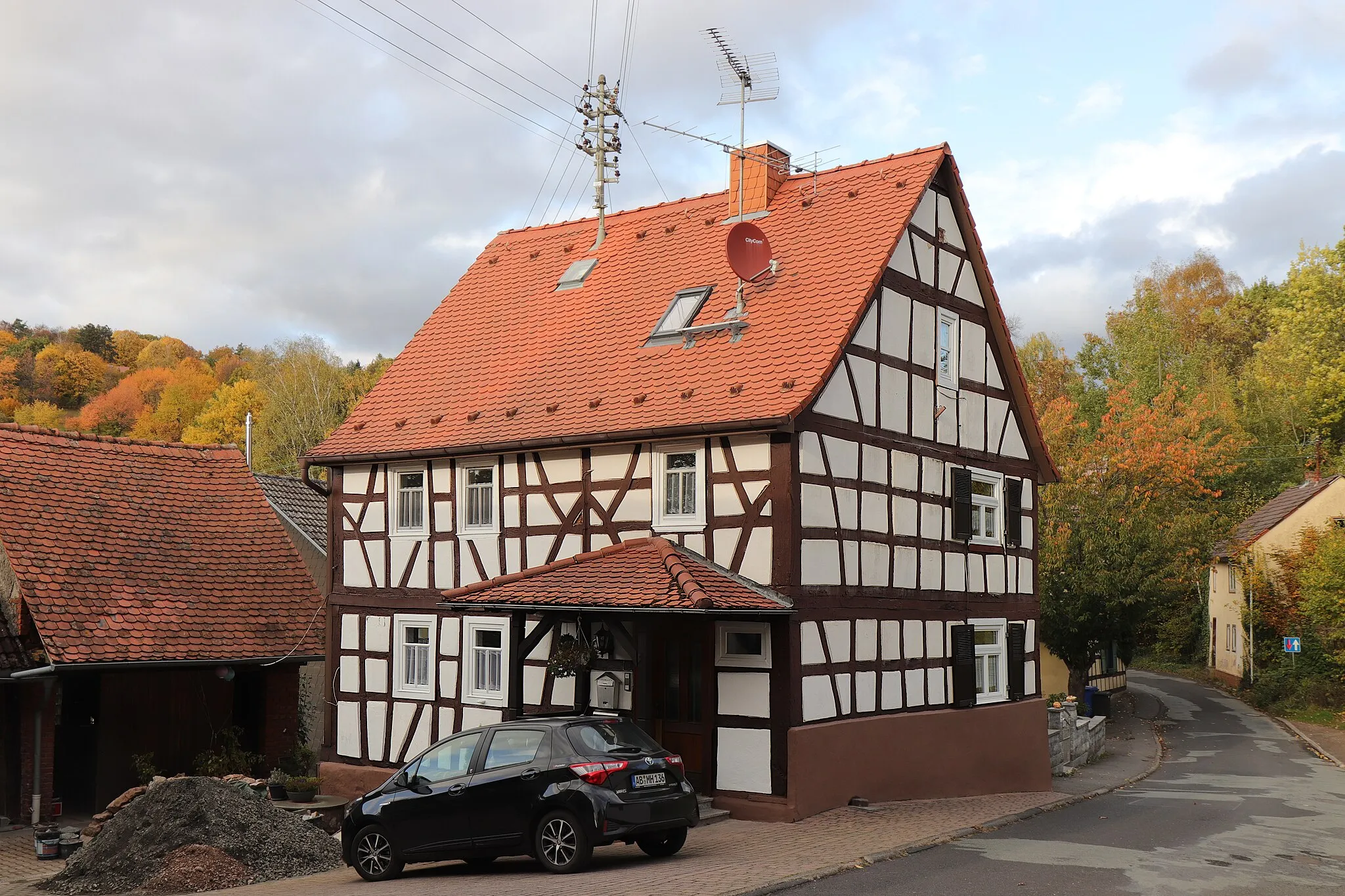 Photo showing: Johannesberg, Rueckersbach, Hoersteiner Strasse 27, timber framed residential house (not No. 12 as written at the door bell)