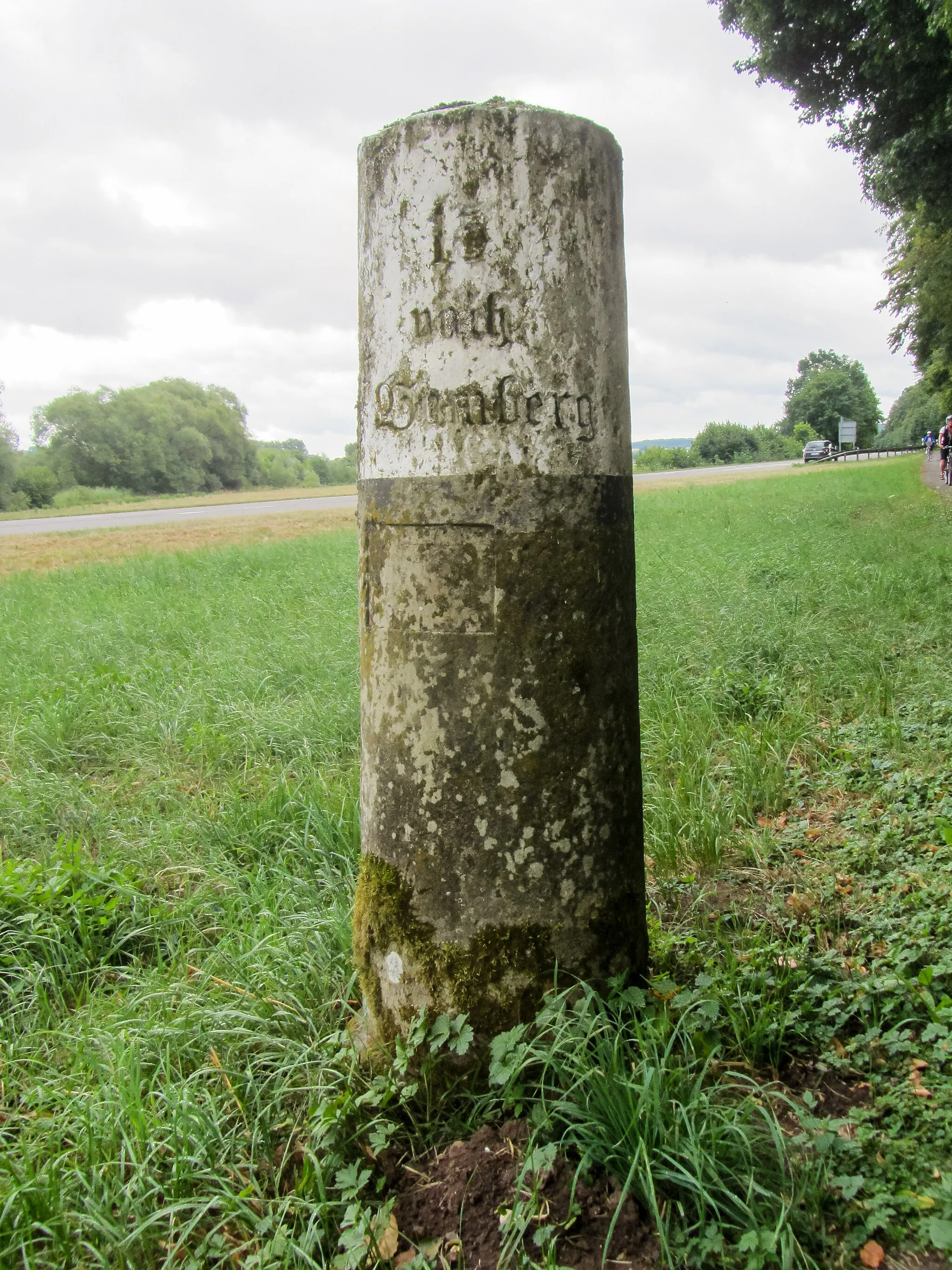 Photo showing: Bayerische Stundensäule an der B 26 südlich Dippach am Main.