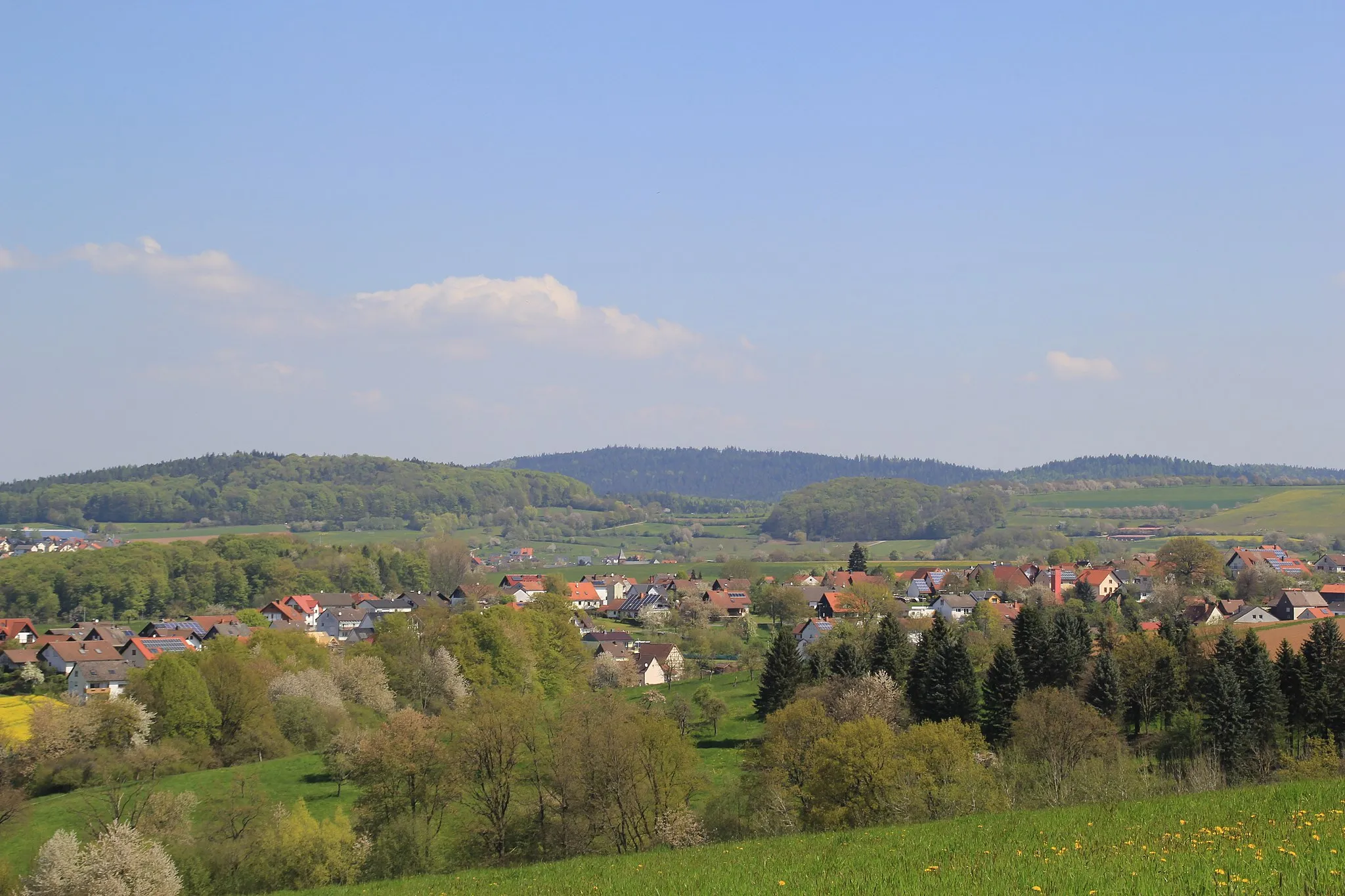 Photo showing: Der Franzosenkopf (im Hintergrund) im Spessart. Im Vordergrund zu sehen sind Omersbach und Geiselbach