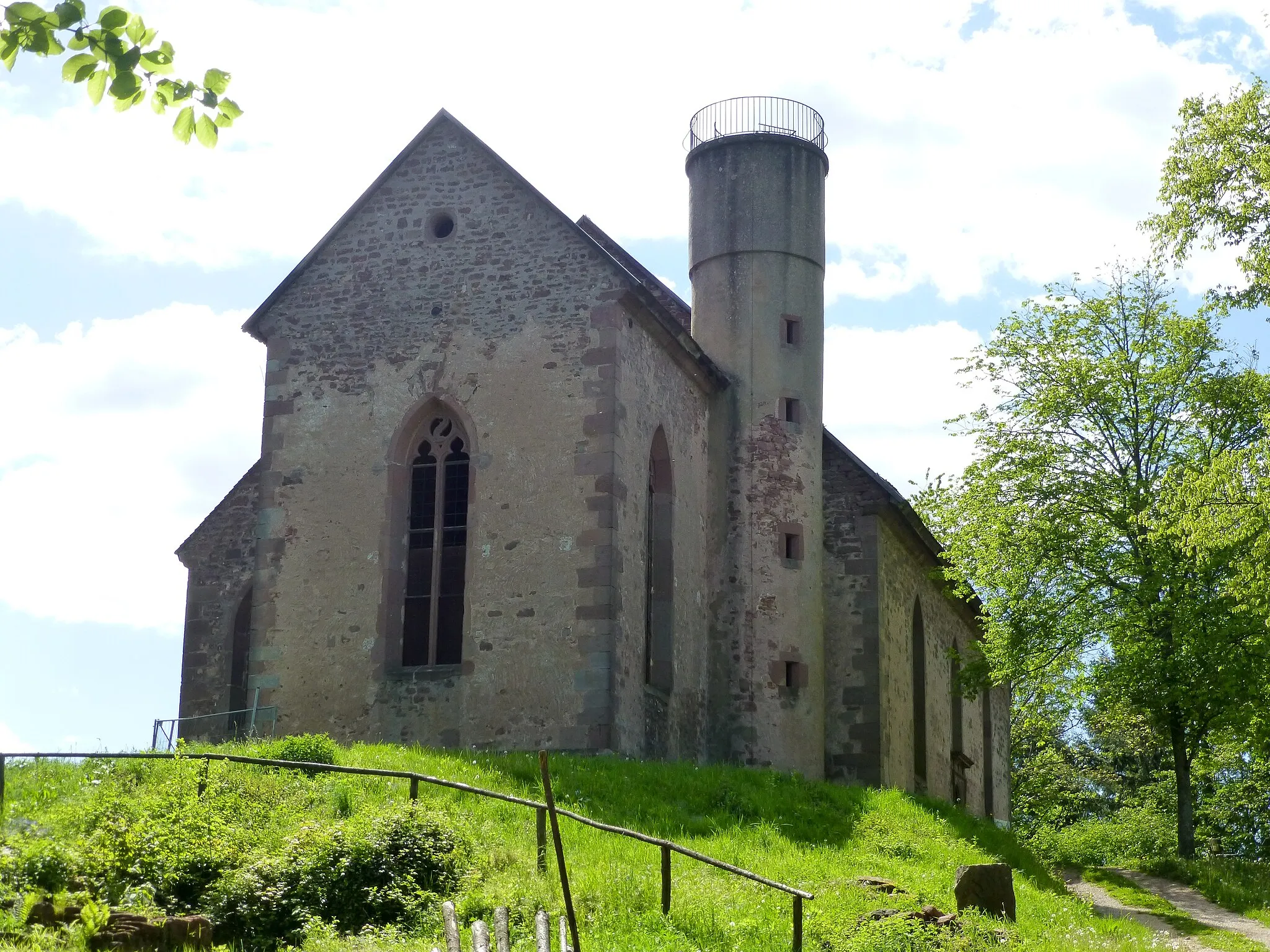 Photo showing: Gotthardsruine auf dem Gotthardsberg zwischen Amorbach und Weilbach (Bayern)