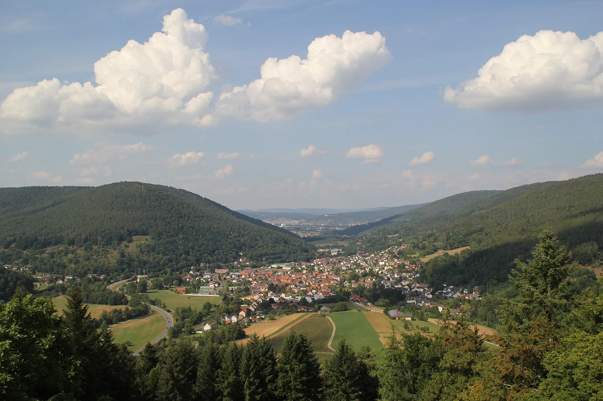 Photo showing: Weilbach von der Gotthardsruine aus gesehen