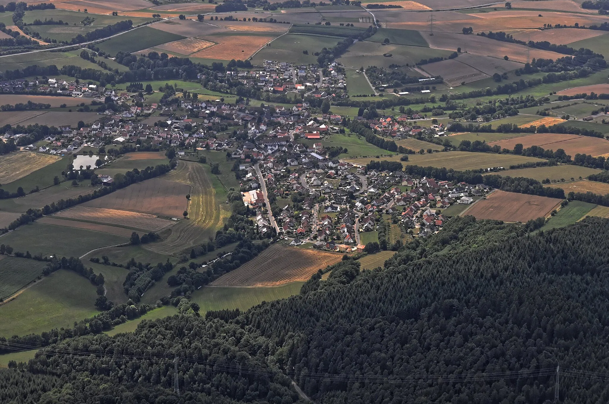 Photo showing: Bilder vom Flug Nordholz-Hammelburg 2015: Blick von Nordosten auf Niederkalbach.