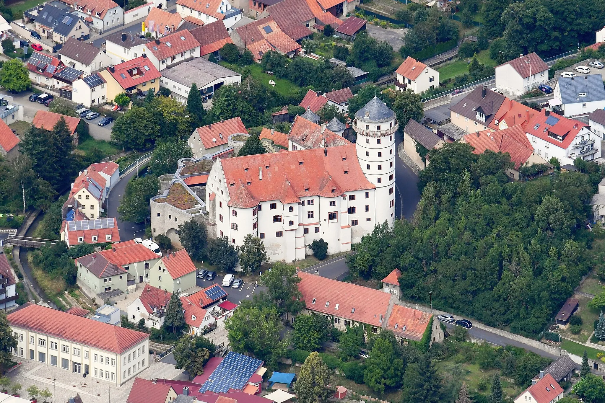 Photo showing: Aerial image of the Schloss Grumbach (view from the south)