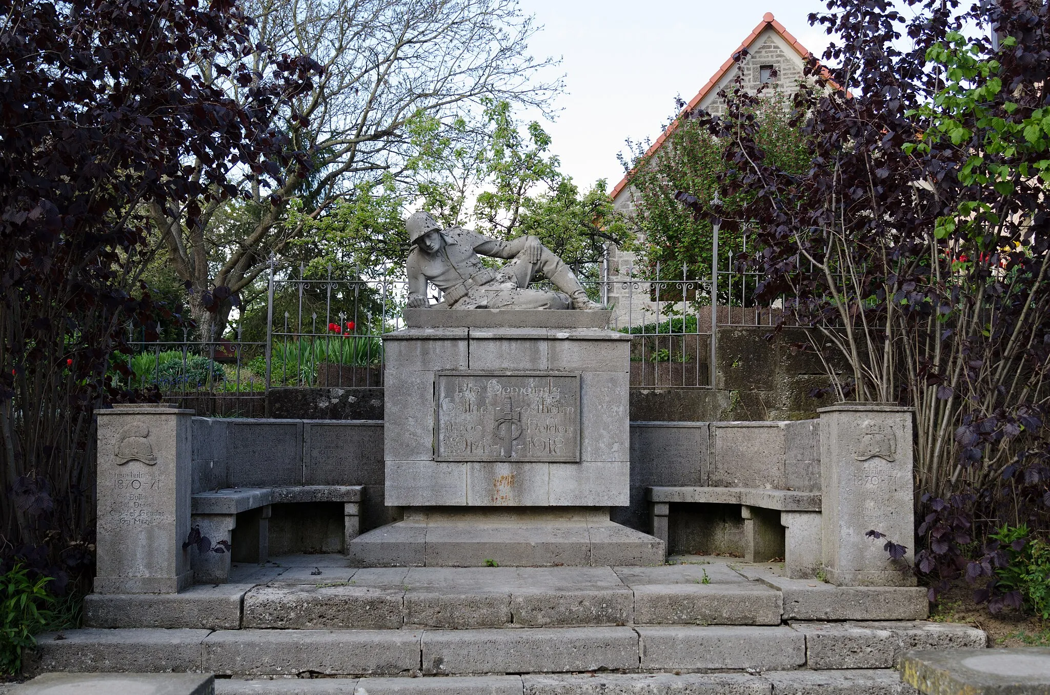 Photo showing: Gollhofen, Gollachostheim, Kriegerdenkmal