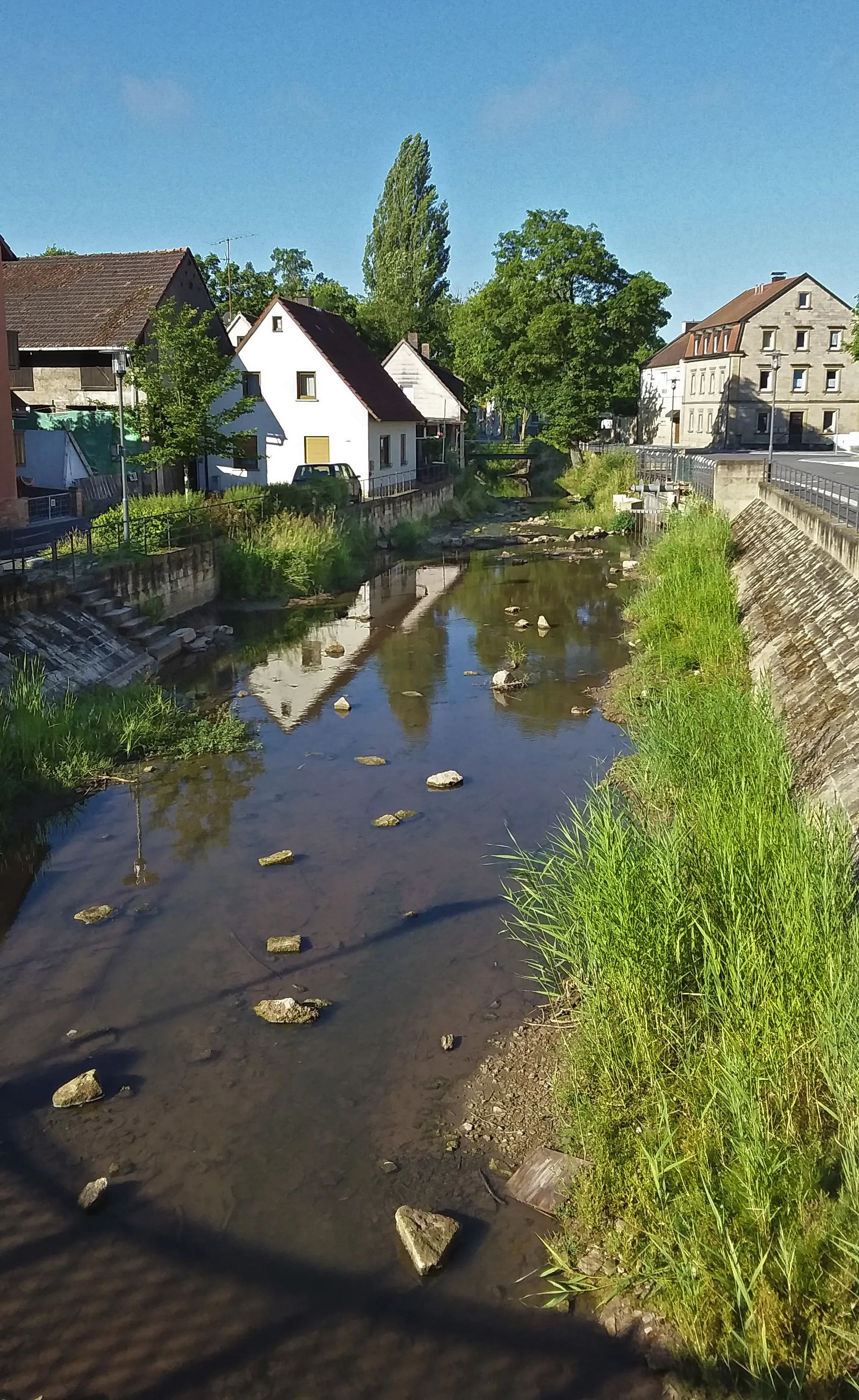 Photo showing: Der Krumbach an der Sander Str., Zeil a. Main