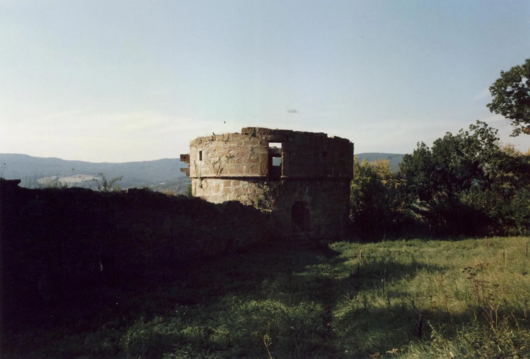 Photo showing: Burg Freudenberg, Batterieturm an der nordwestlichen Ecke