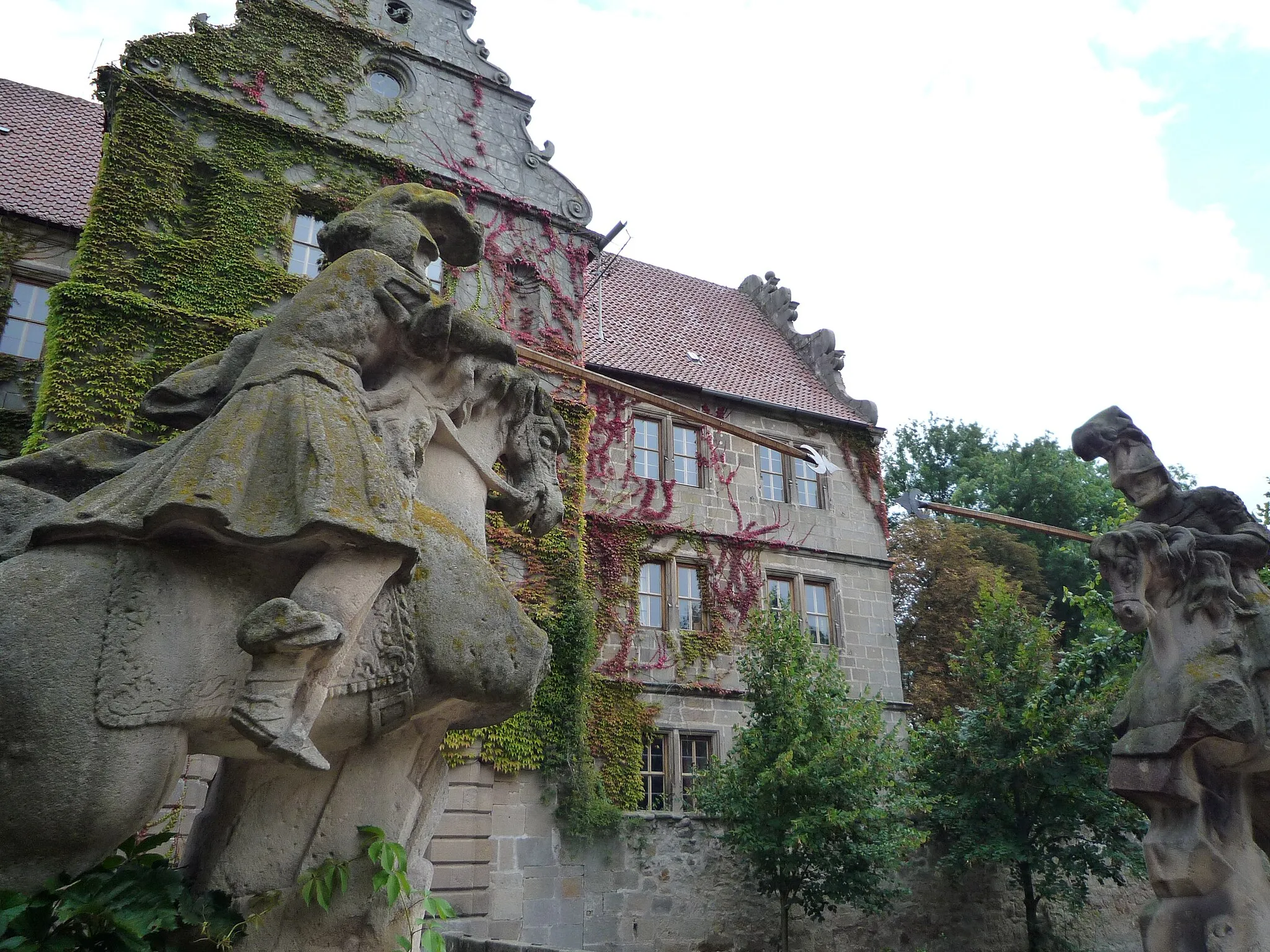 Photo showing: Turnierritter vor dem Schloß Friesenhausen