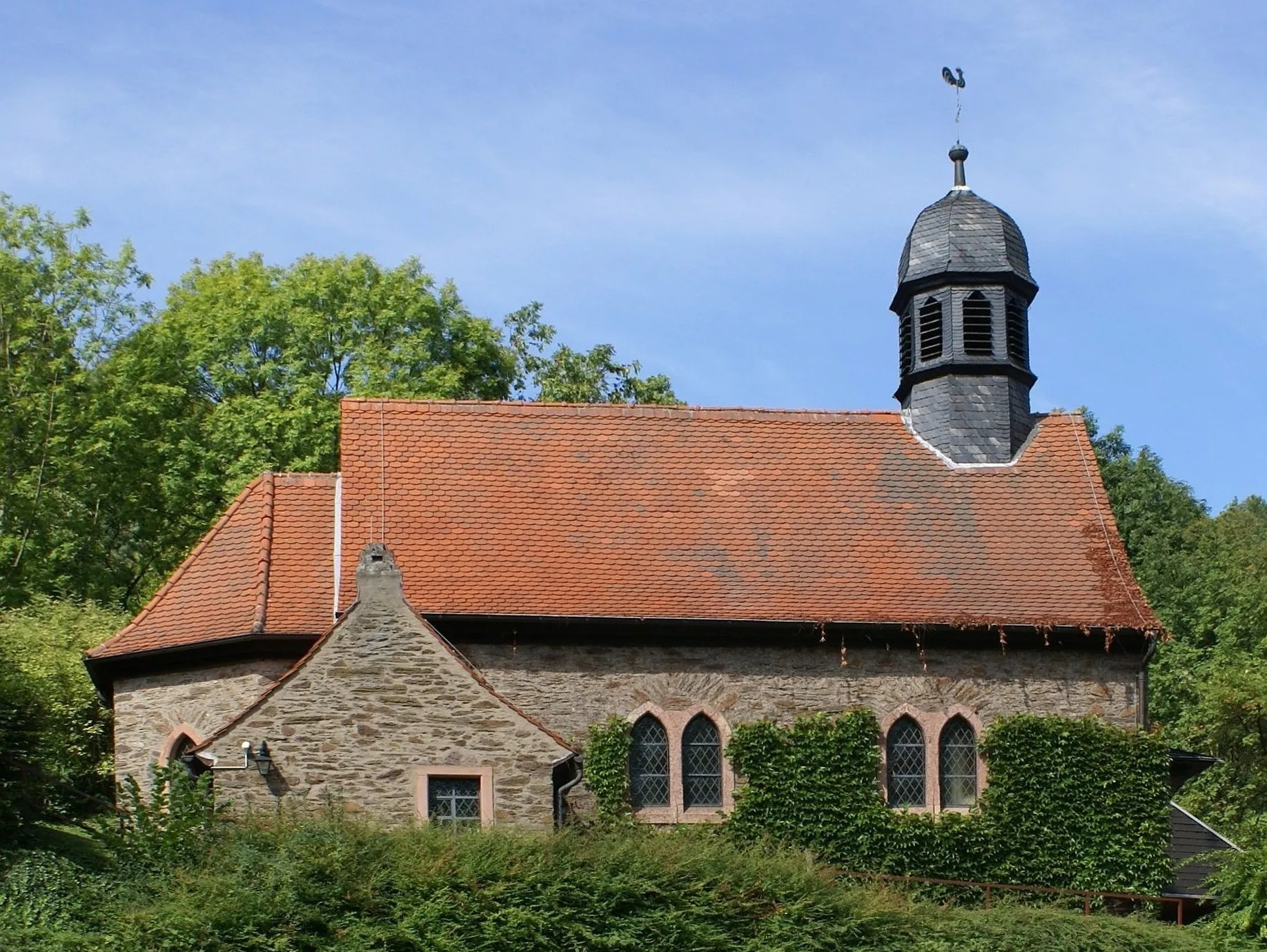 Photo showing: St. Wendelin in Hemsbach: Ansicht von der Durchgangsstraße