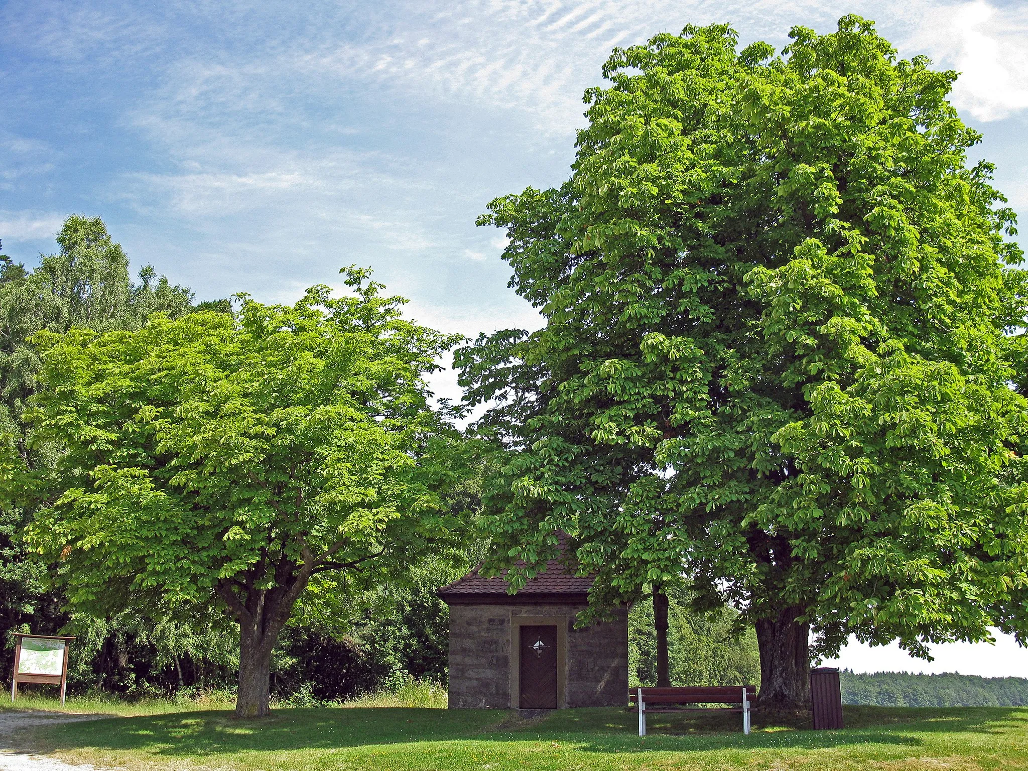 Photo showing: St. Bernhard chapel, formerly Hofer Chapel, massive hipped roof building,
1838