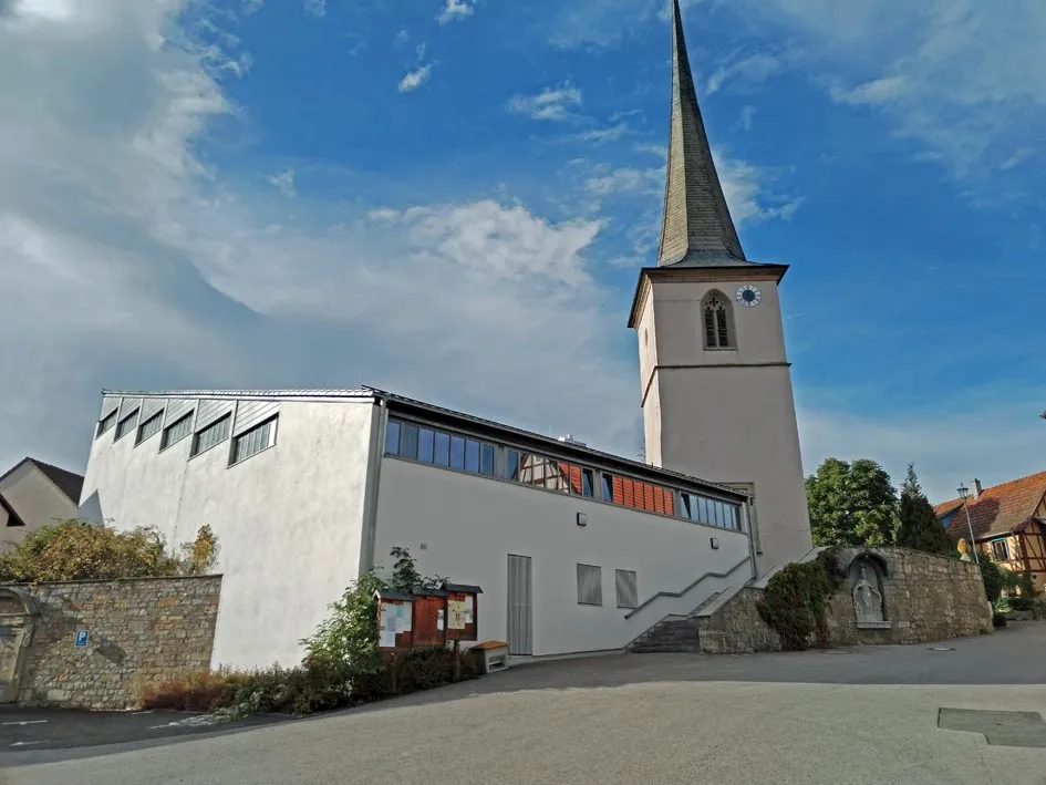 Photo showing: Gesamtansicht der Kirche von Wargolshausen