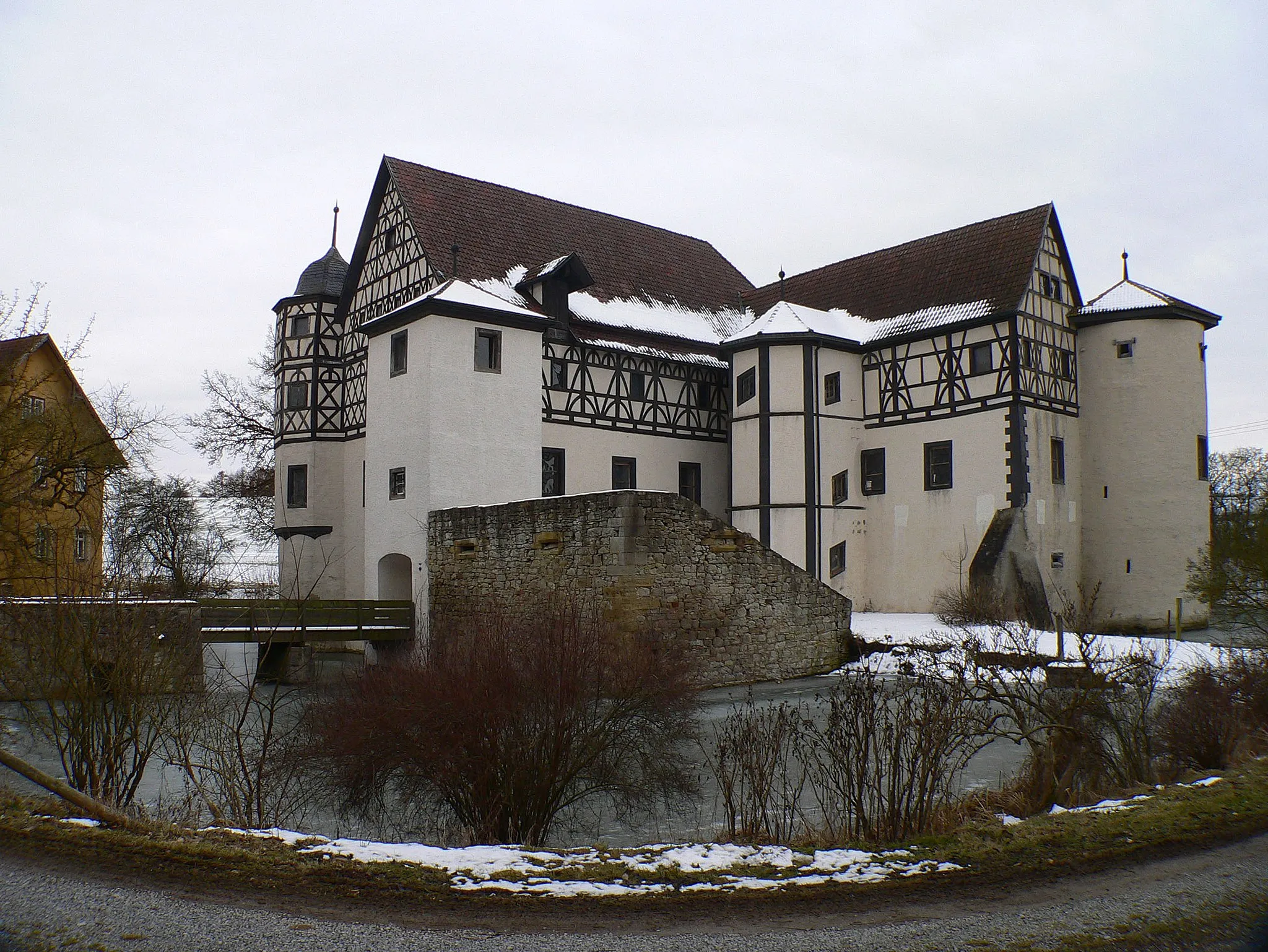 Photo showing: Wasserschloss Rossrieth in Mellrichstadt-Rossrieth, Landkreis Rhön-Grabfeld, Bayern