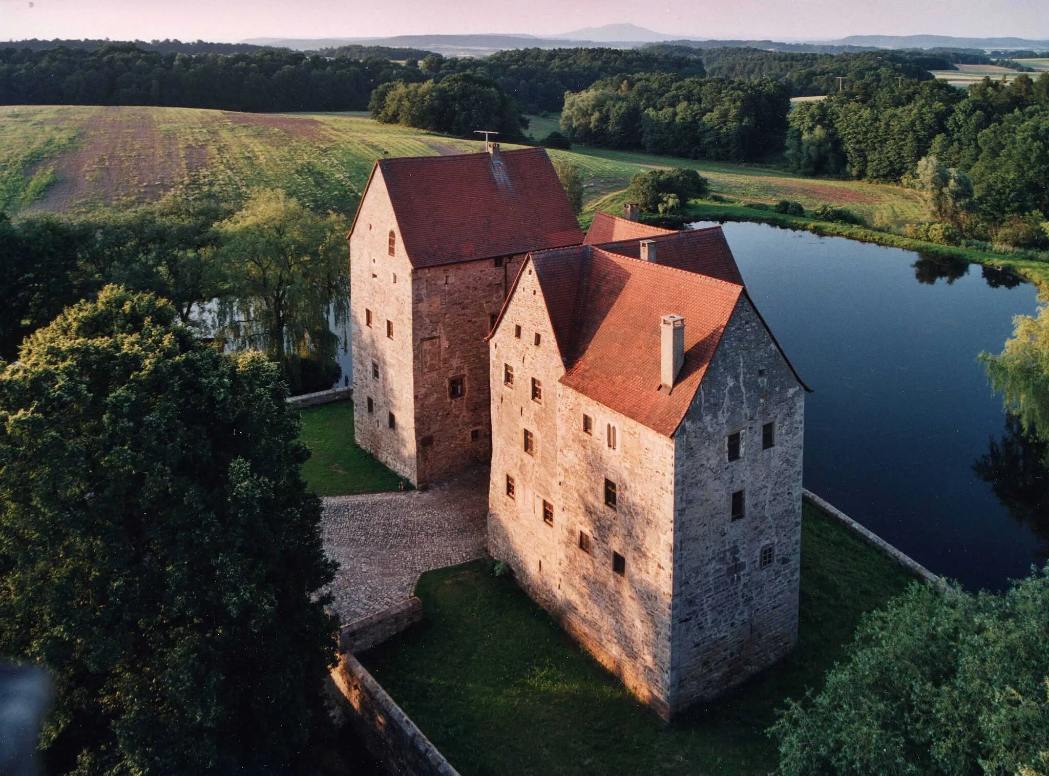 Photo showing: Aerial view of Brennhausen castle