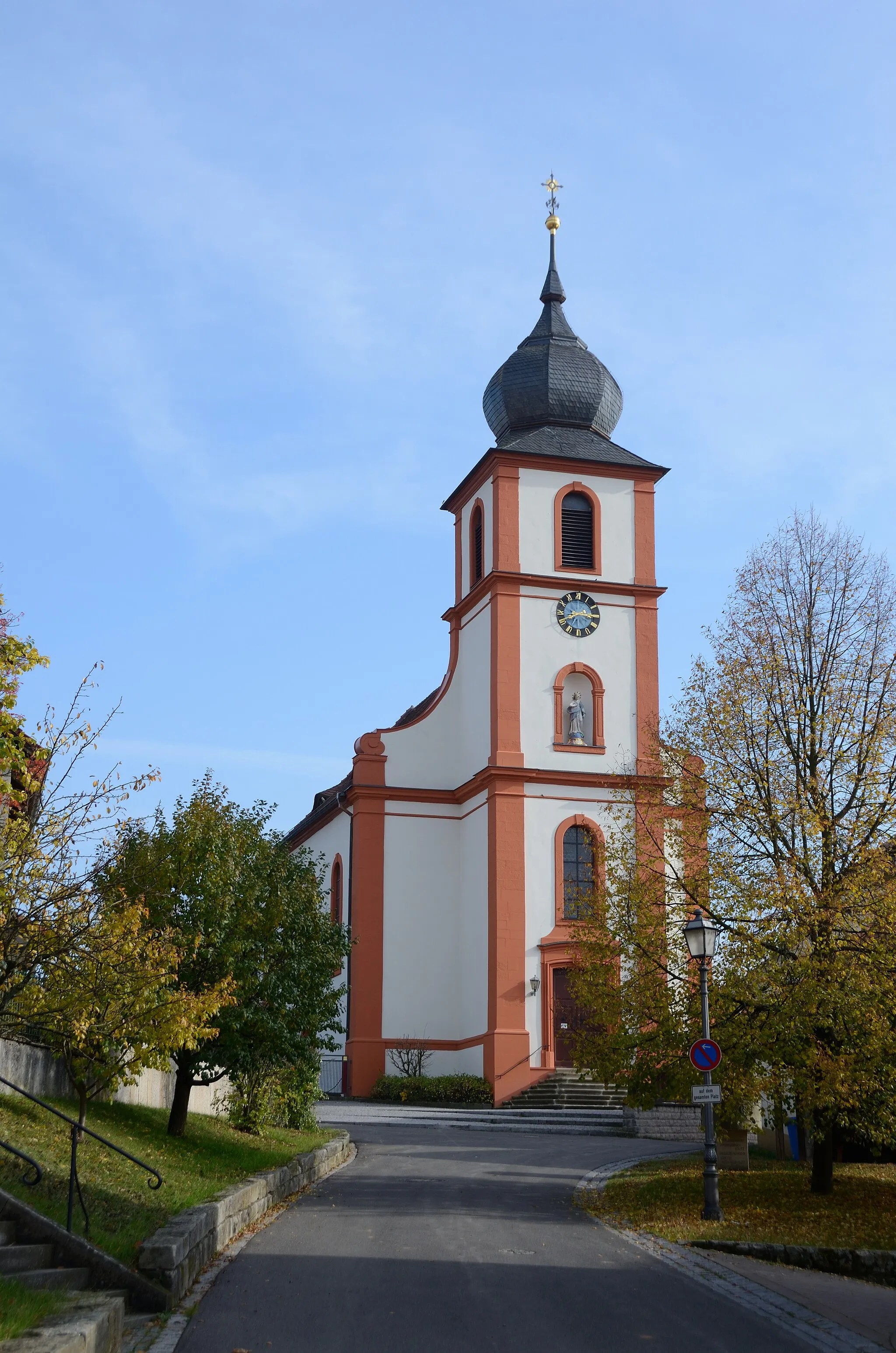 Photo showing: This is a photograph of an architectural monument. It is on the list of cultural monuments of Bayern, no. D-6-74-160-2.