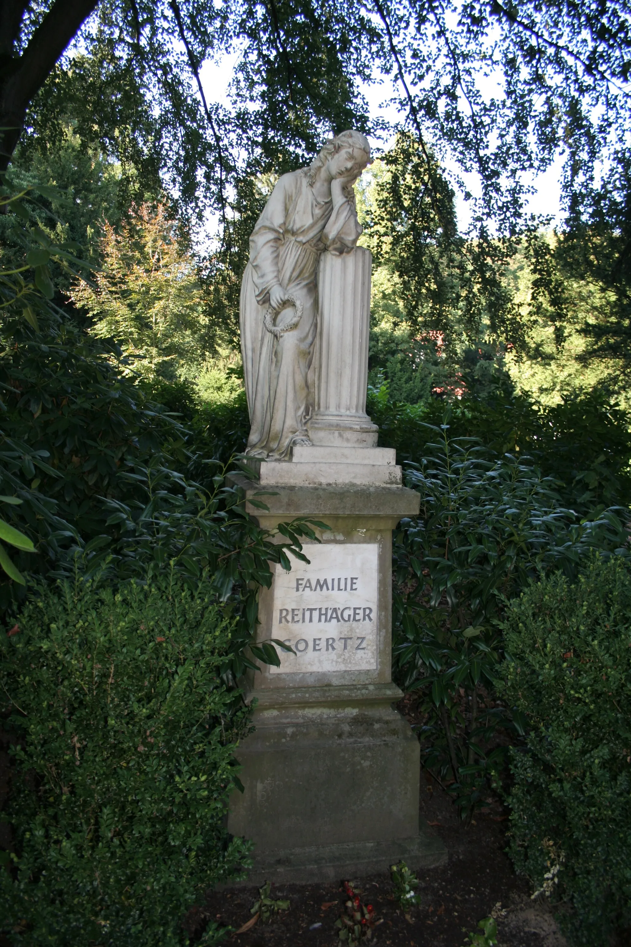 Photo showing: Grabstätte der Familie Reithäger auf dem Johannisfriedhof in Bielefeld