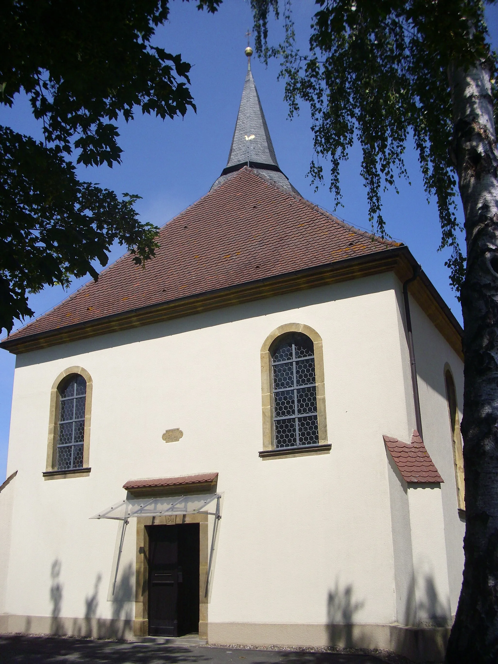 Photo showing: Die katholische Filialkirche St. Andreas im Bad Staffelsteiner Ortsteil Wiesen: Chor und Turm stammen aus der Zeit der Spätgotik (um 1500), das Langhaus wurde in der Barockzeit (1665/69) hinzugefügt.