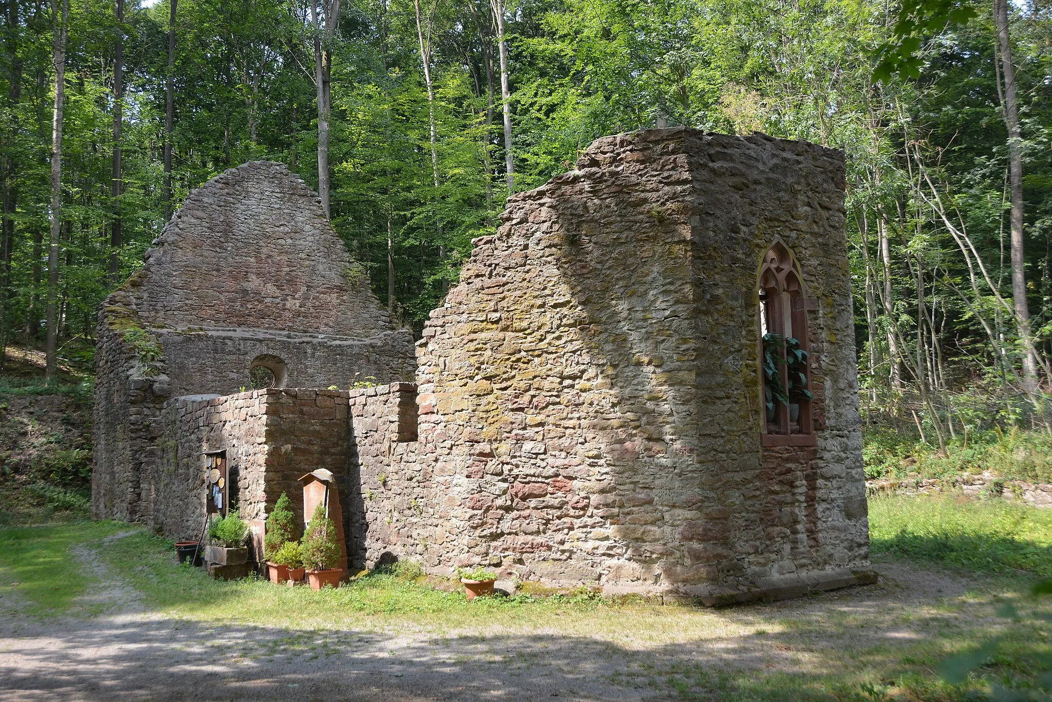 Photo showing: Kappel near Dornberg (Hardheim), Germany, ruin of a hermit chapel from 14th century, abandoned 1791