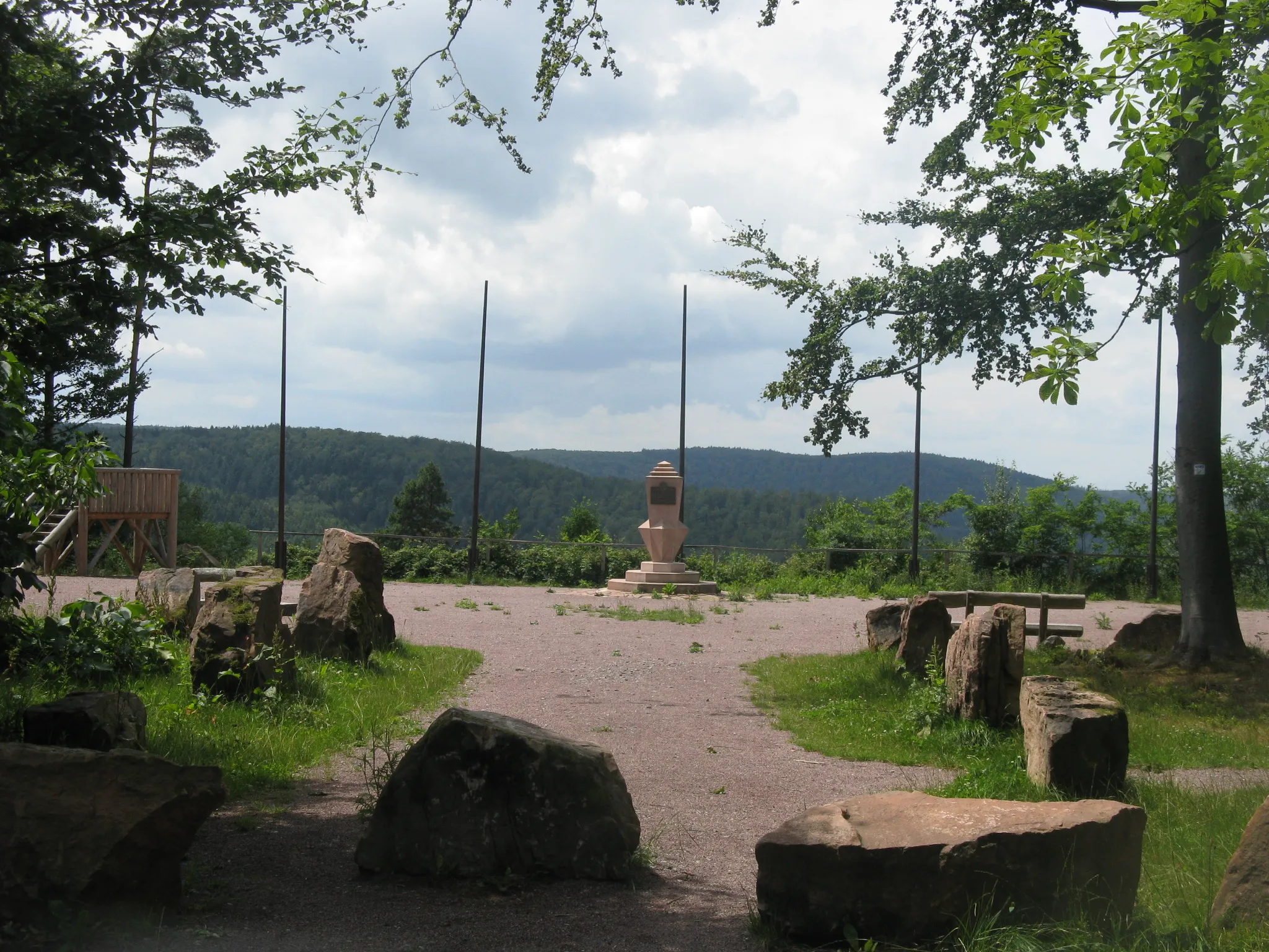 Photo showing: Heigenbrücken (Bavarian Spessart/Germany), War memorial / lookout