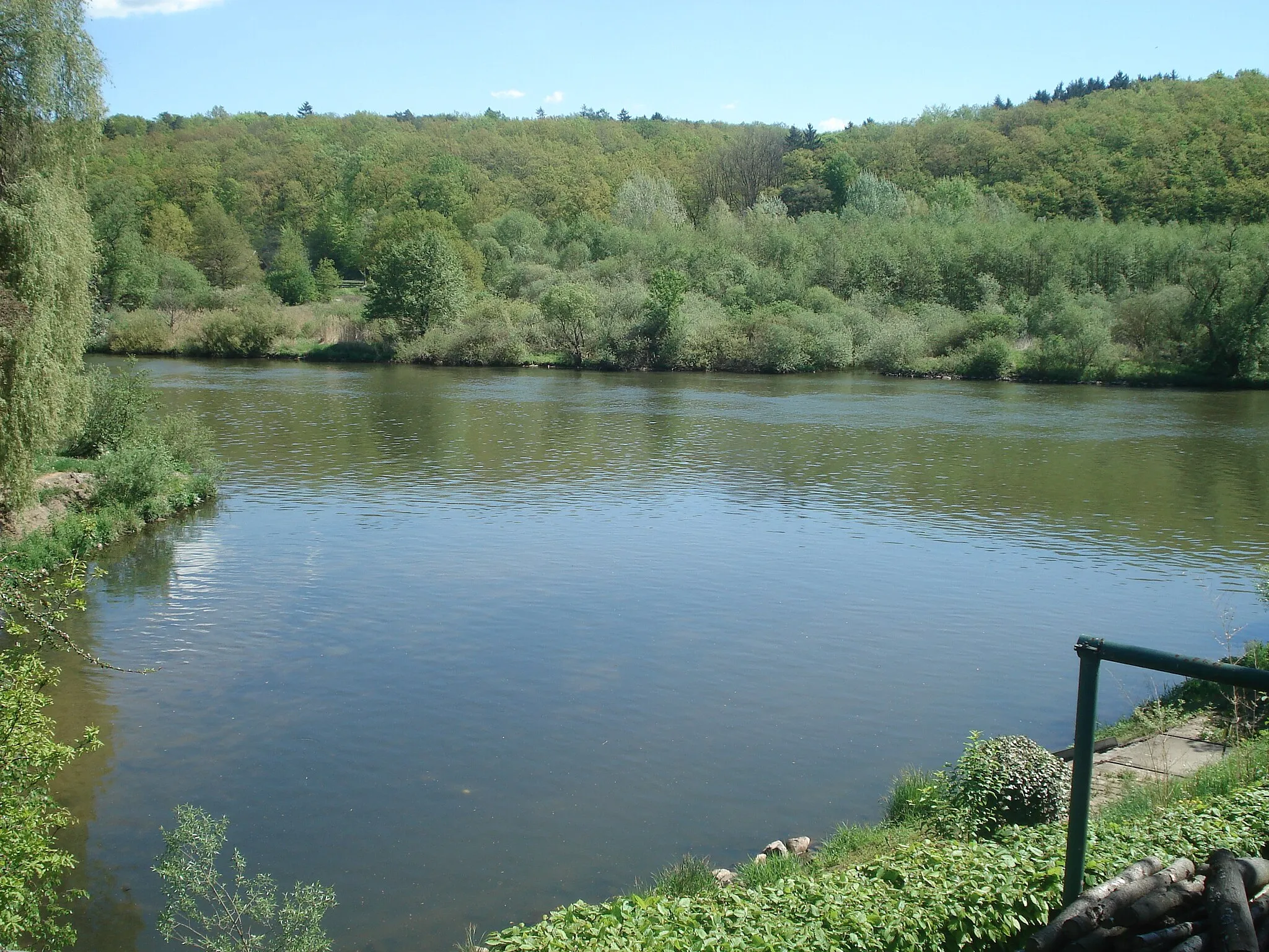 Photo showing: Die Hafenlohr mündet in den Main