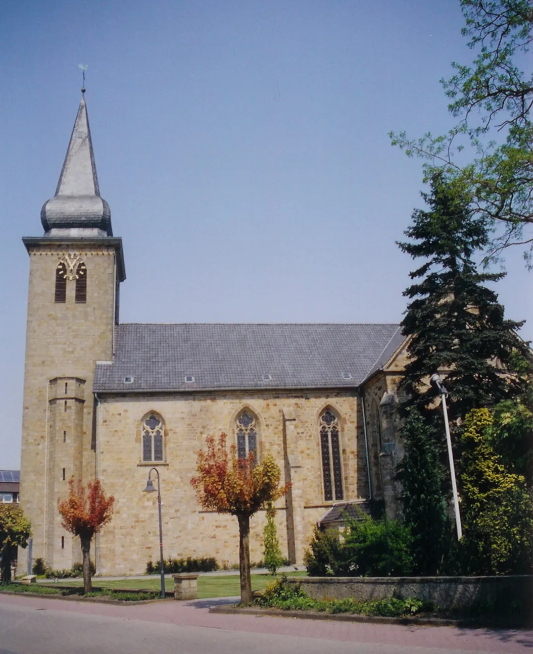 Photo showing: Roman Catholic St. Philippus und Jacobus Church in Recke-Steinbeck, Kreis Steinfurt, North Rhine-Westphalia, Germany.