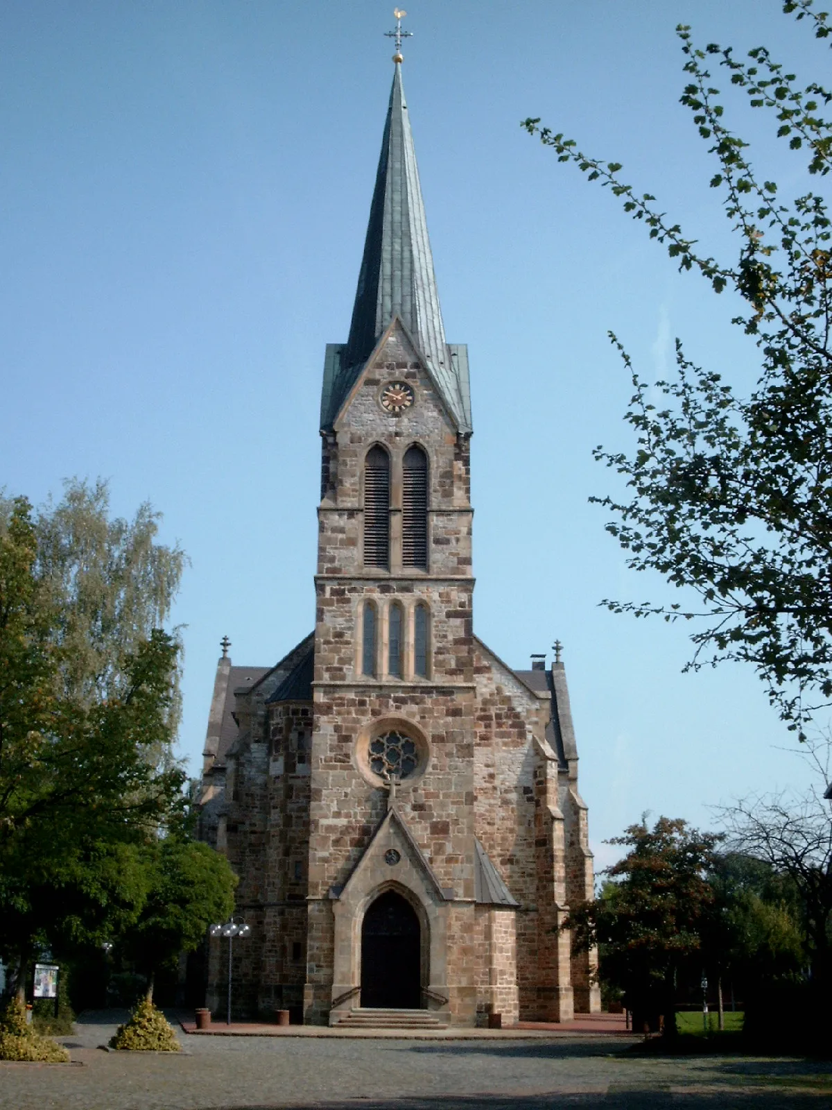 Photo showing: Die Kirche der katholischen Gemeinde in 49143 Bissendorf.