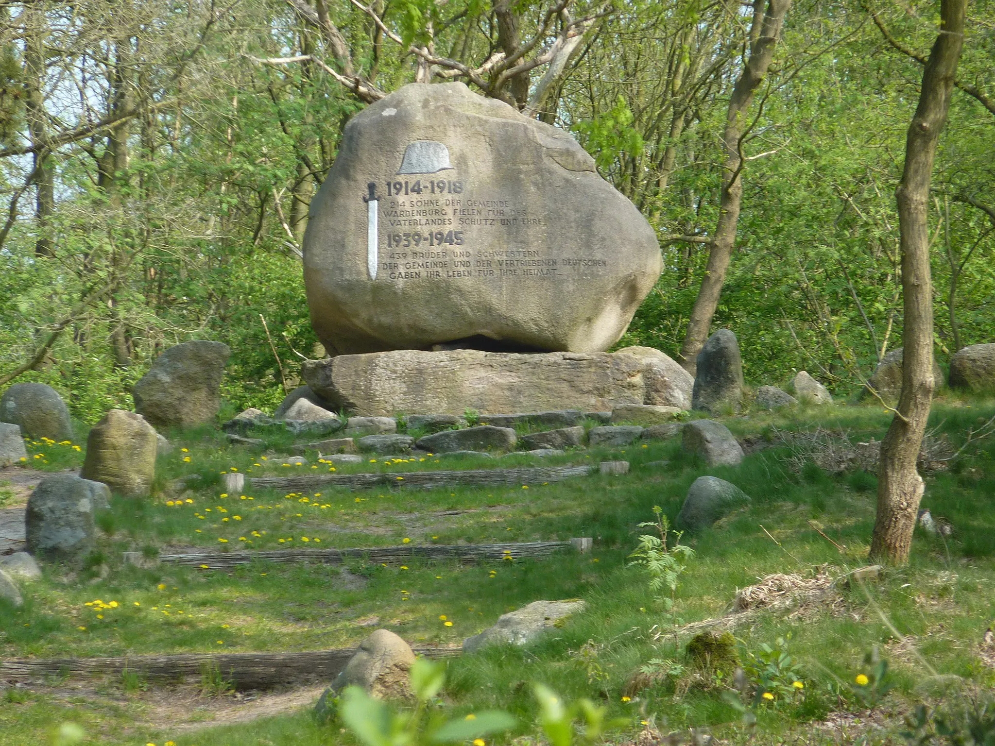 Photo showing: Gedenkstein auf dem Tillyhügel bei Wardenburg