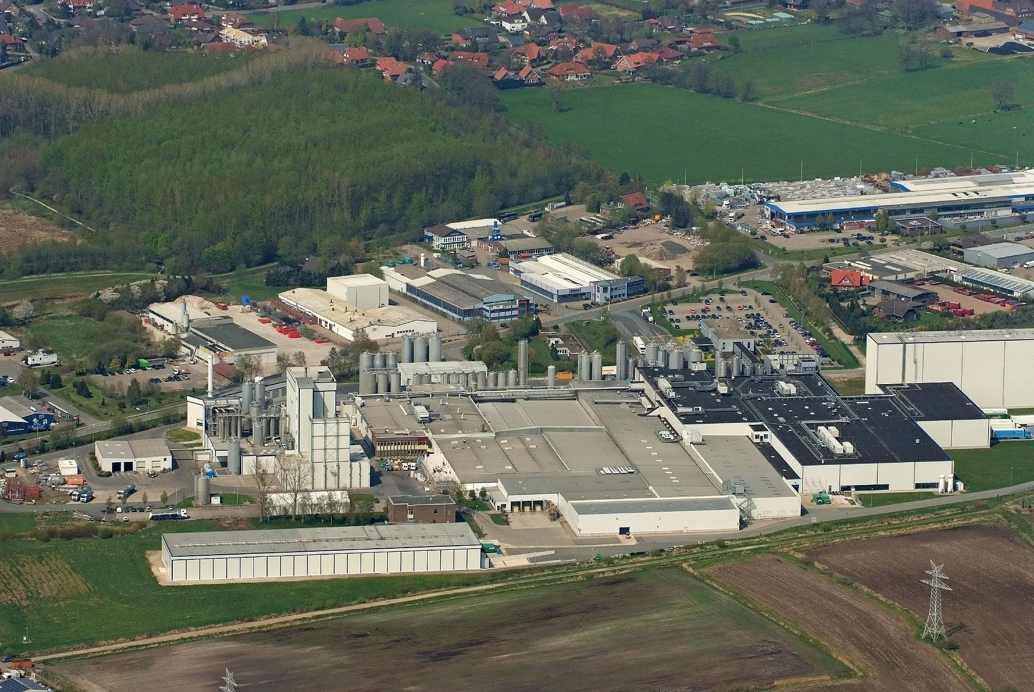 Photo showing: Nordmilch, Edewecht / Fotoflug von Nordholz-Spieka nach Oldenburg und Papenburg