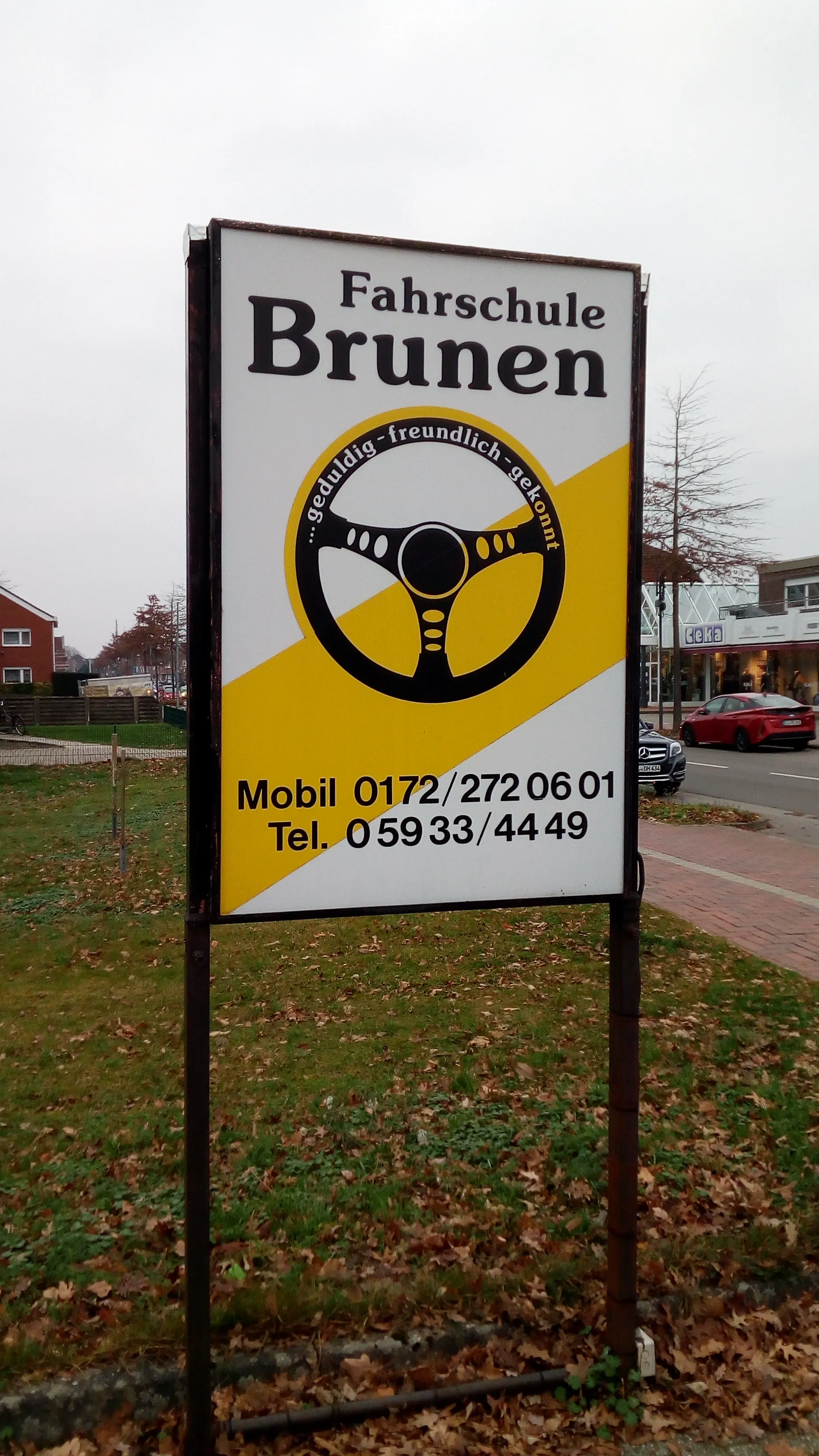 Photo showing: A small local driving school in the Low-Saxon village of Dörpen.