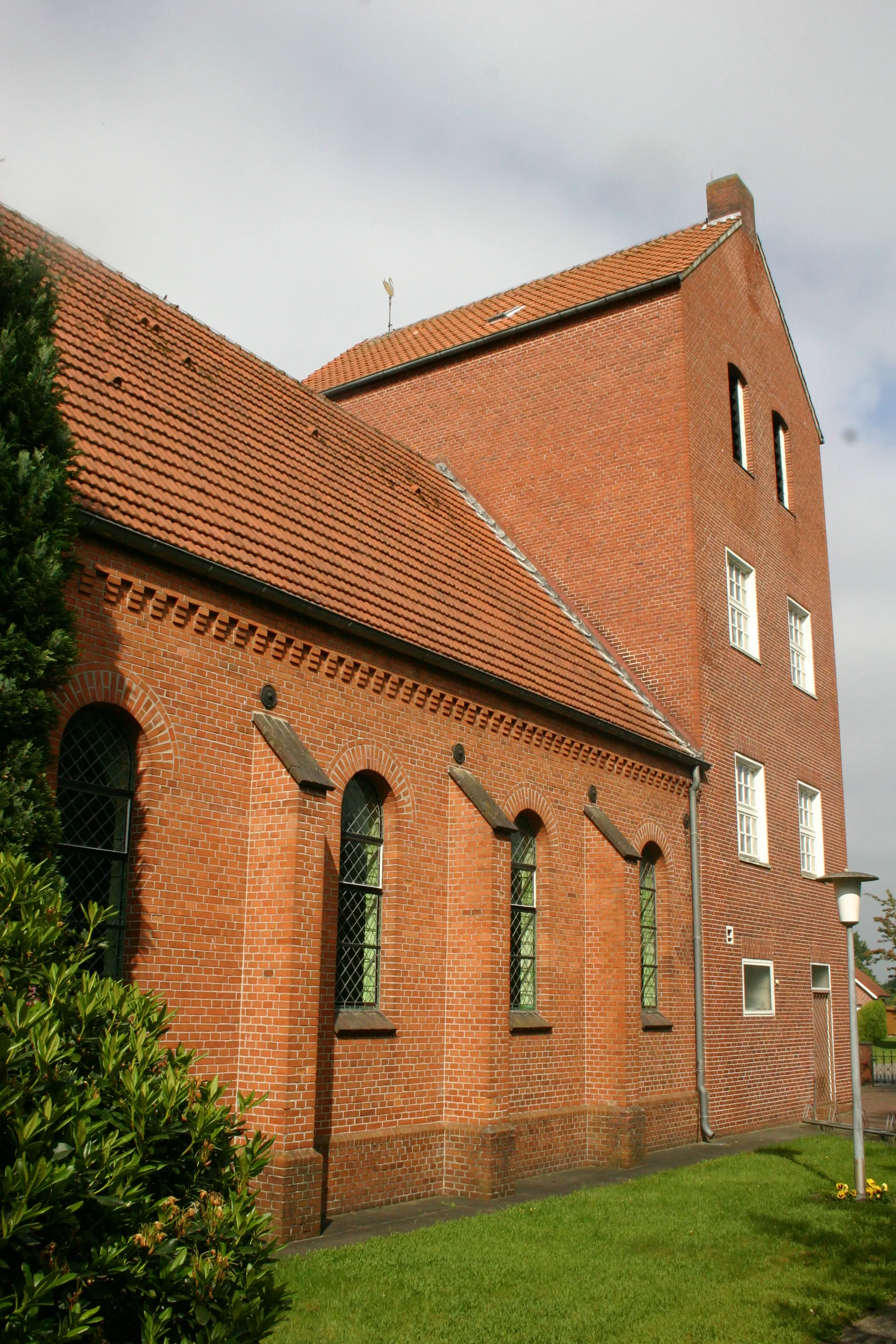 Photo showing: Historic Trinity Church in Ostrhauderfehn, district of Leer, East Frisia, Germany