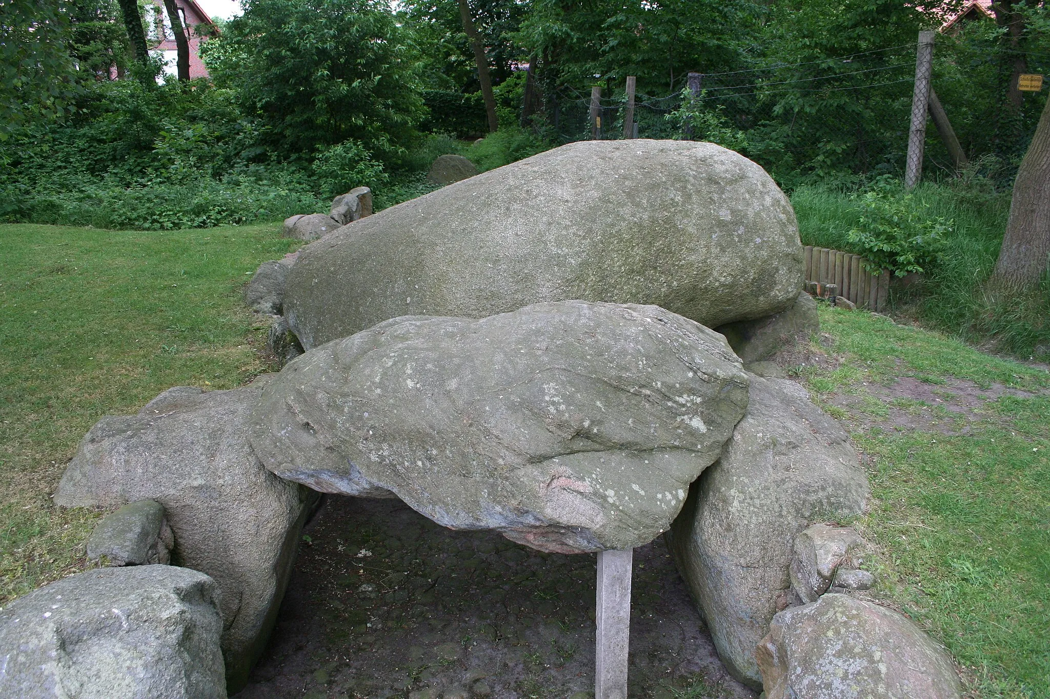 Photo showing: Megalithic tomb “Am Schießstand” at Dötlingen