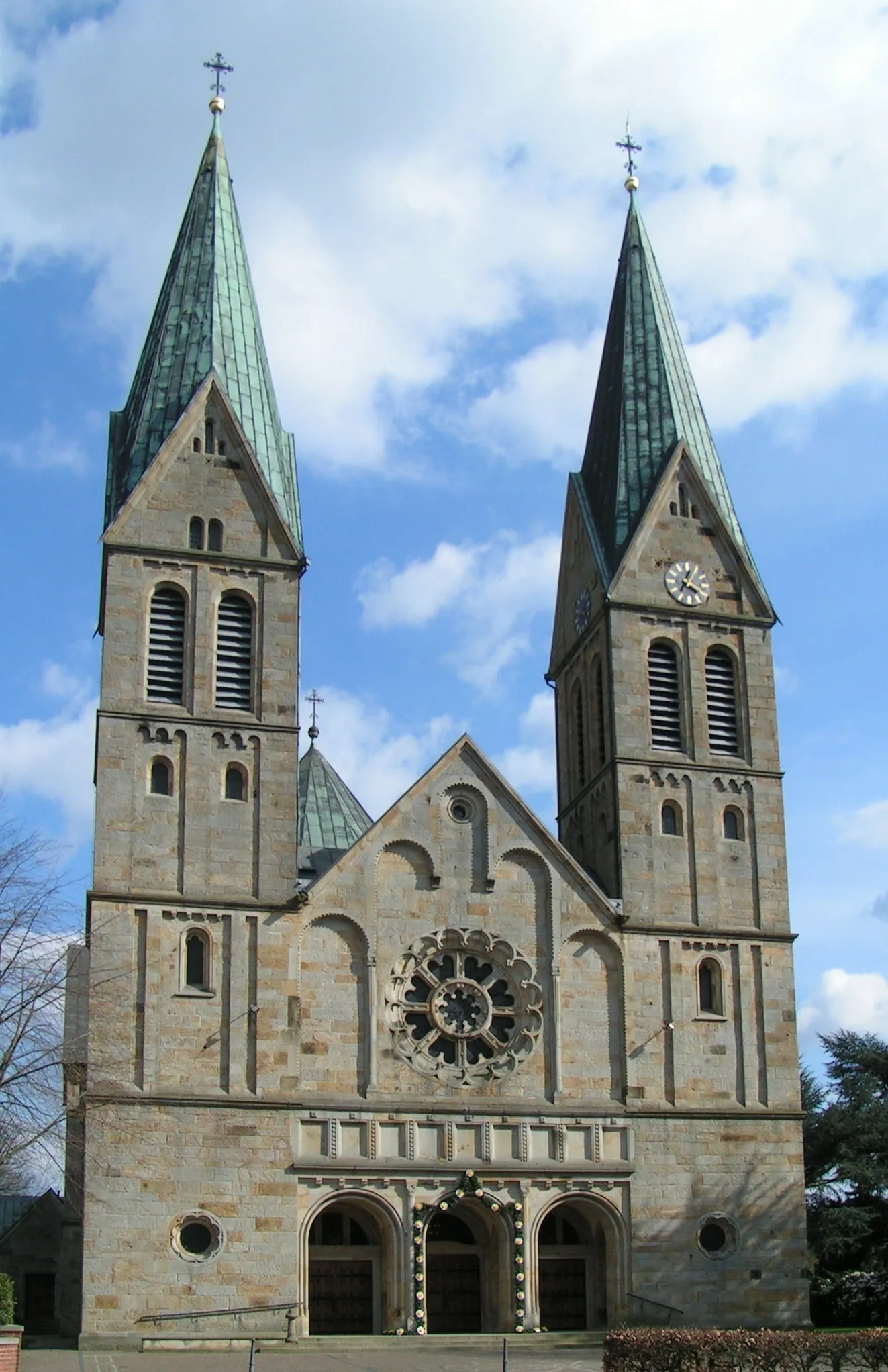 Photo showing: Neuromanische Pfarrkirche St. Laurentius in Langförden