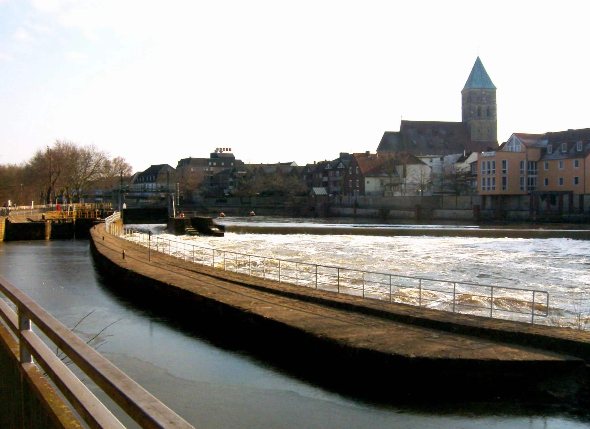 Photo showing: Emsseitenkanal, Schleuse, Emswehr, Stadtkirche