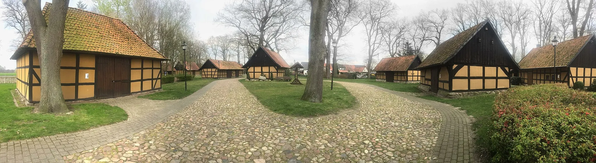 Photo showing: Harpstedt (Germany, Lower Saxony) - Quarter of barns "Koems"