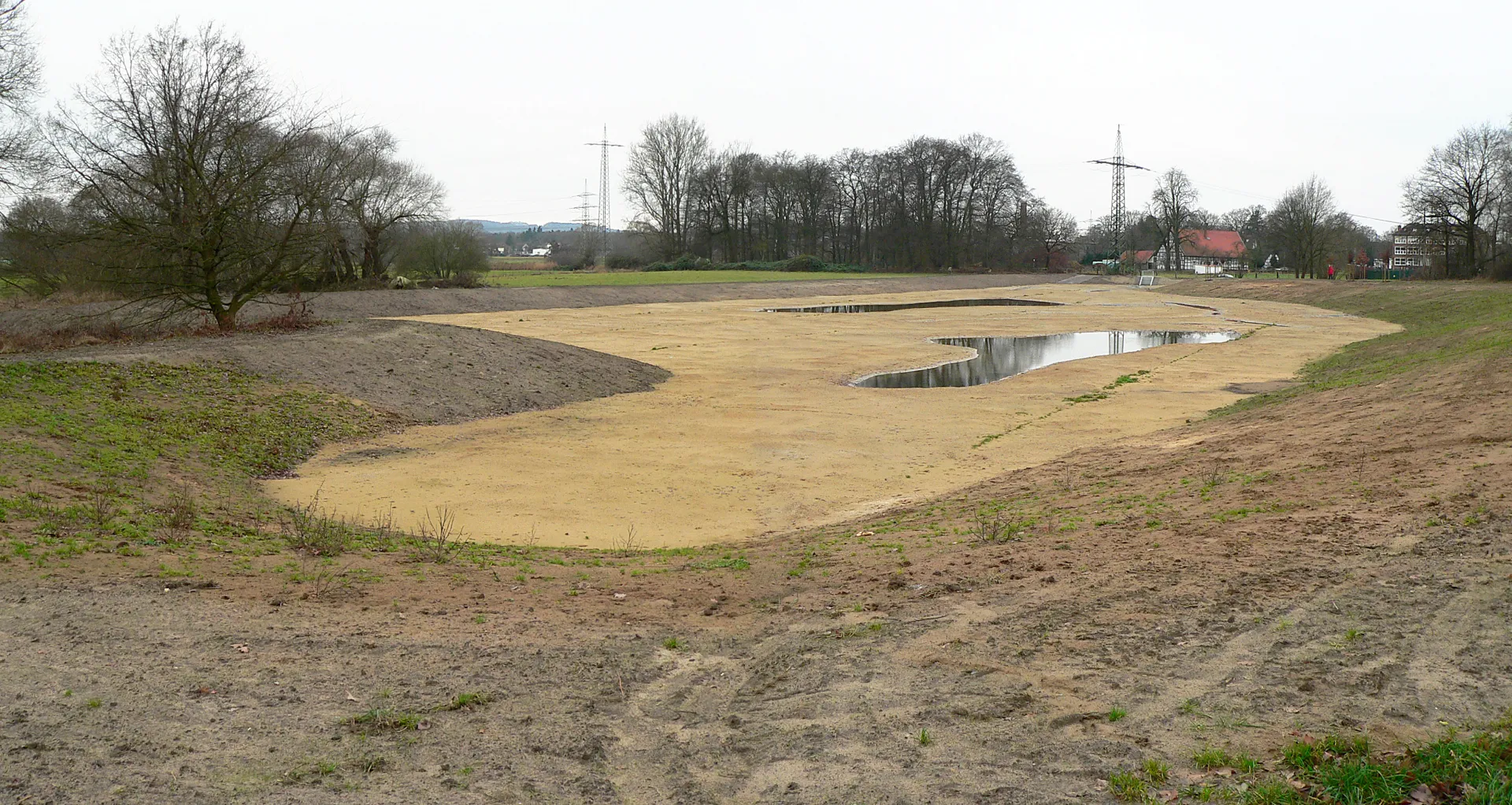 Photo showing: 2016 erstelltes Regenrückhaltebecken in OS-Lüstringen, Fundstelle des Kupferschatzes von Osnabrück