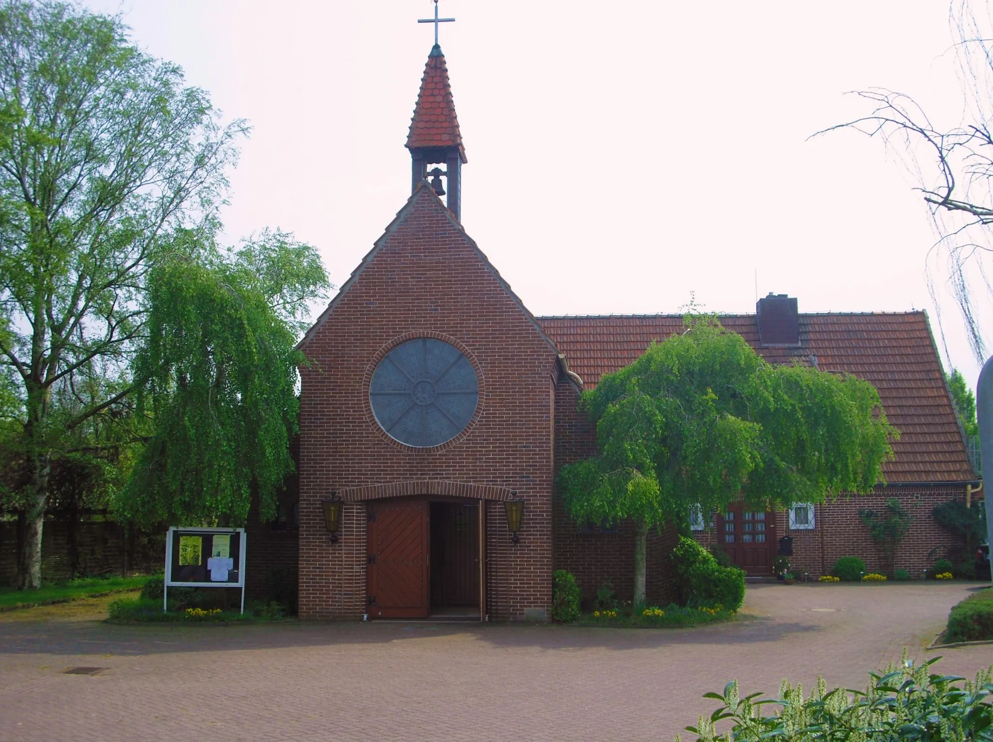 Photo showing: Katholische Kirche Rodenkirchen