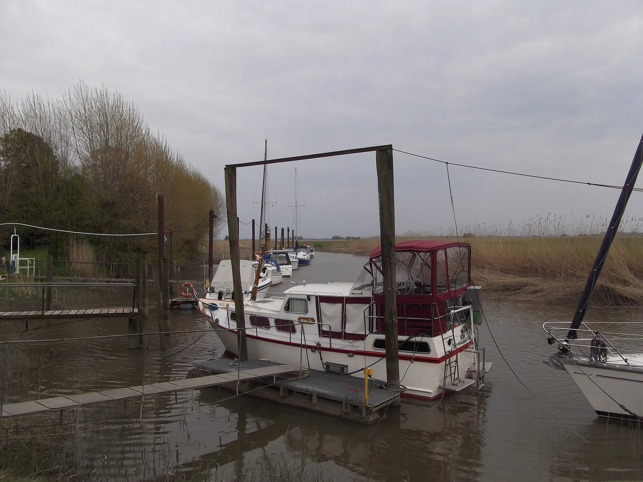 Photo showing: Strohauser Außensiel, Strohausen, Rodenkirchen (Stadland), Blickrichtung Weser