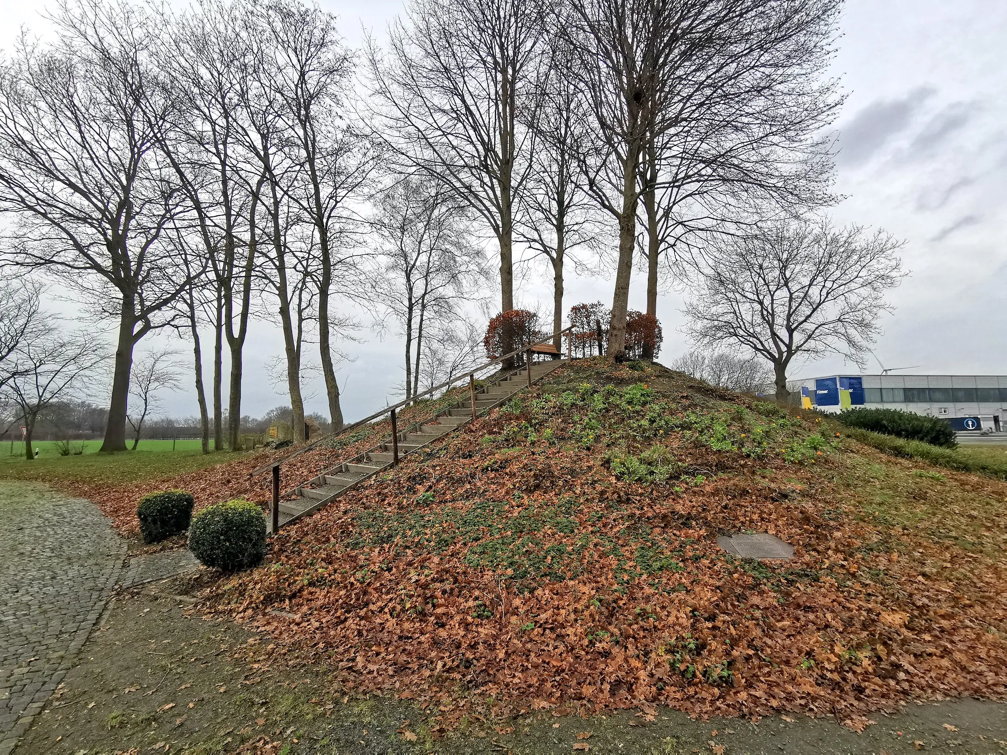 Photo showing: Der „Jedutenhügel“ in Jeringhave als Landmarke.