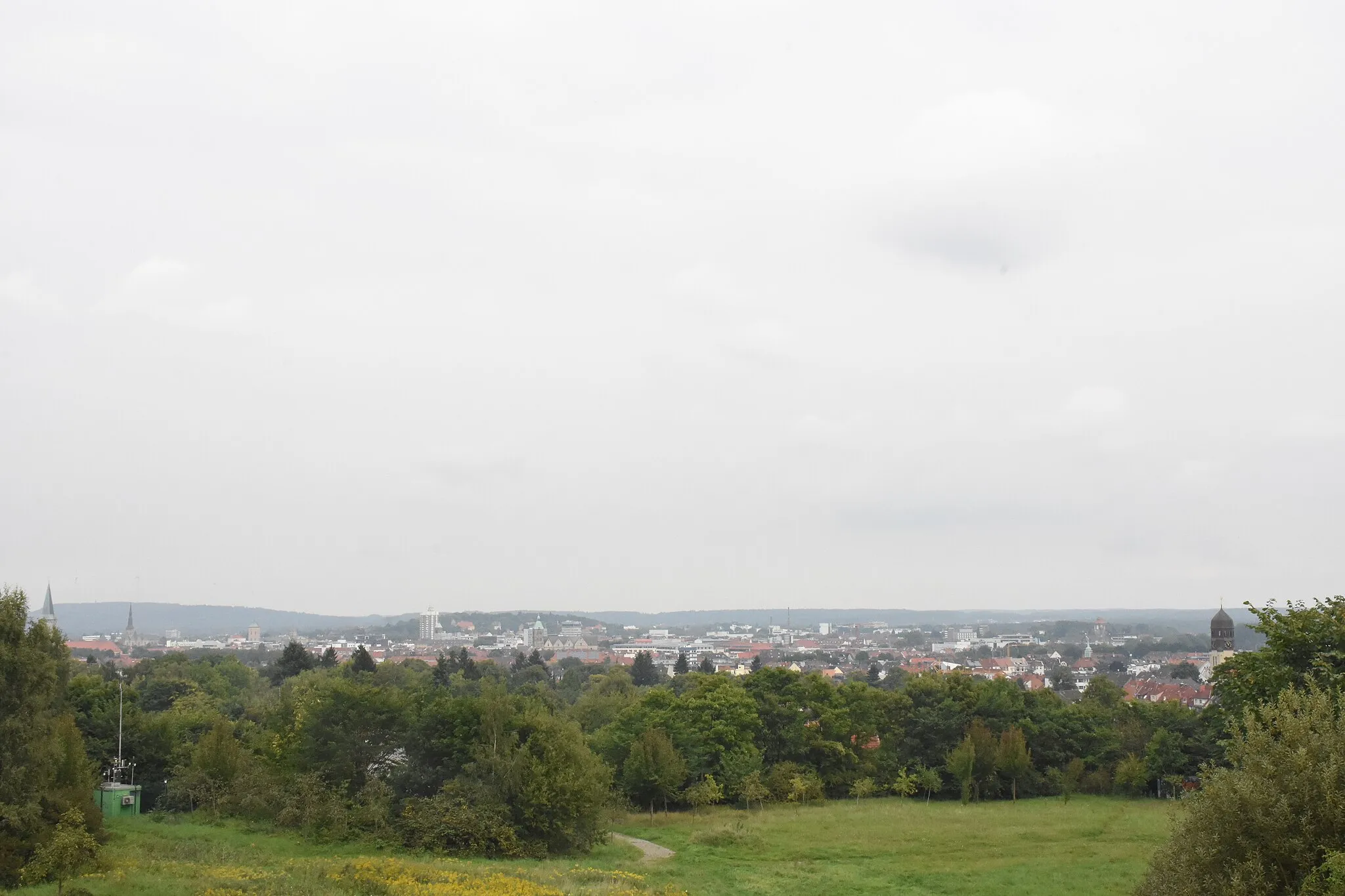 Photo showing: Blick auf die Stadt Osnabrück vom ca. 110m hohen Berg Ziegenbrink