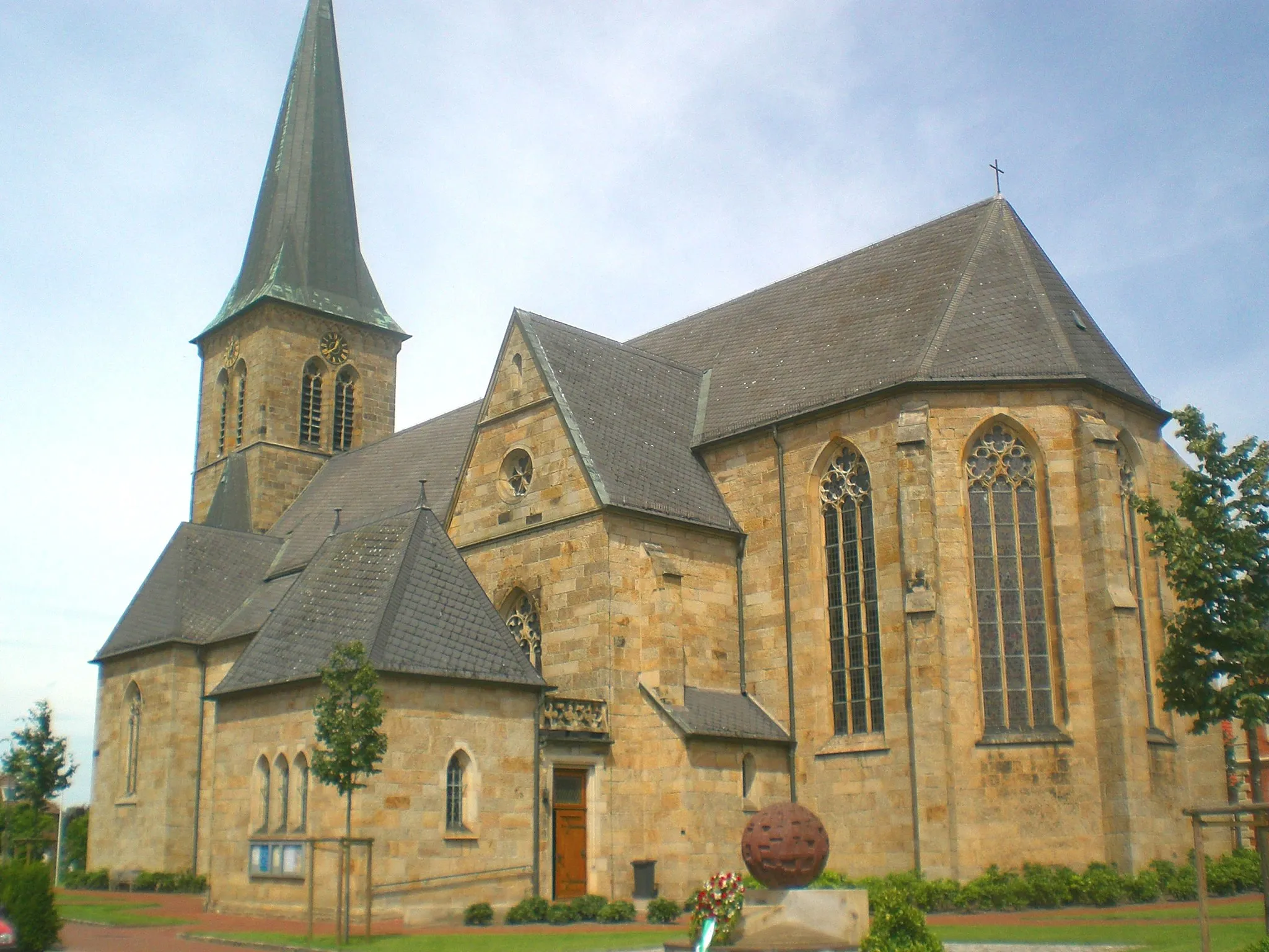 Photo showing: The catholic church in Neuenkirchen, Neuenkirchen-Vörden, Lower Saxony, Germany