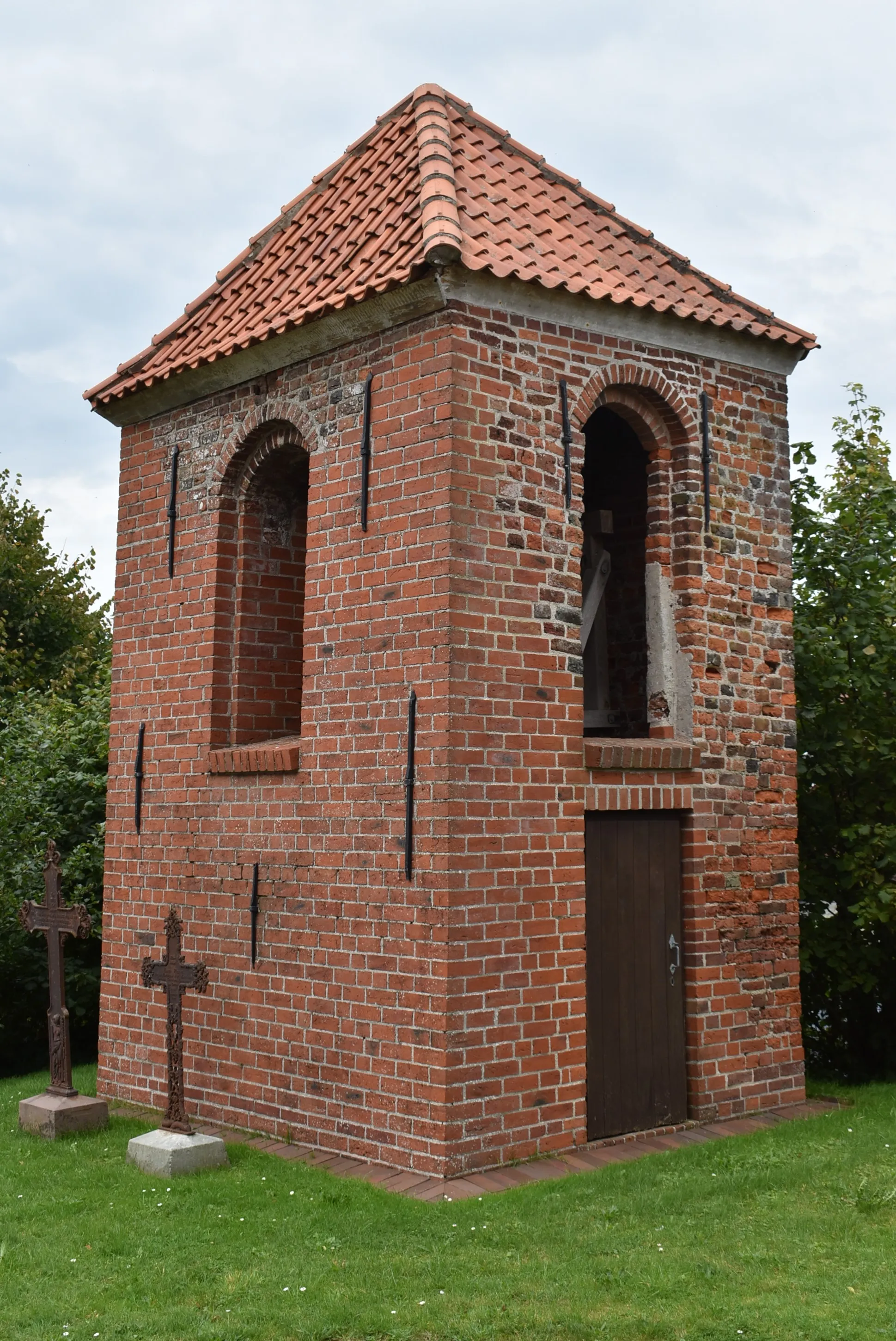 Photo showing: Glockenturm der Maria-Magdalena-Kirche in Fulkum (Gemeinde Holtgast, Samtgemeinde Esens) in Ostfriesland