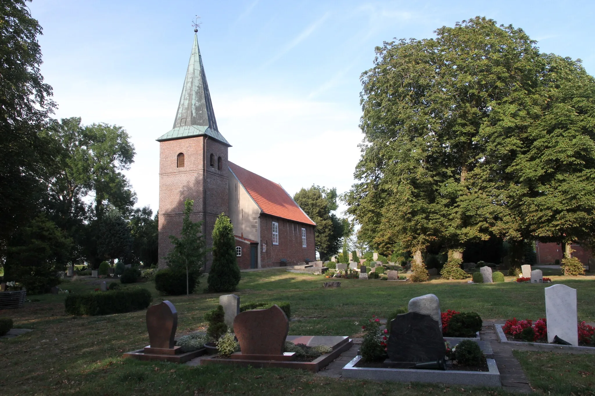 Photo showing: 1762 entstandenes Kirchgebäude in Schweiburg (Jade), 2012 "St. Vitus" getauft.